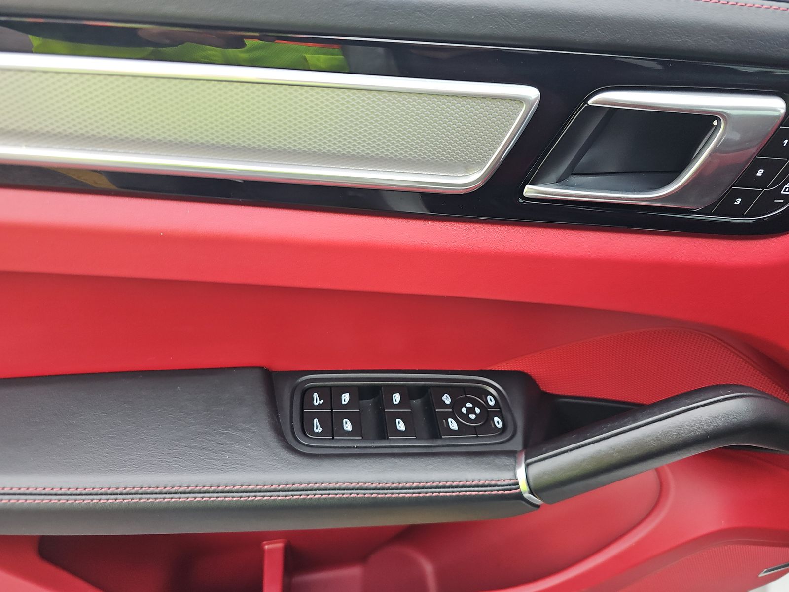 2023 Porsche Cayenne Platinum Edition AWD