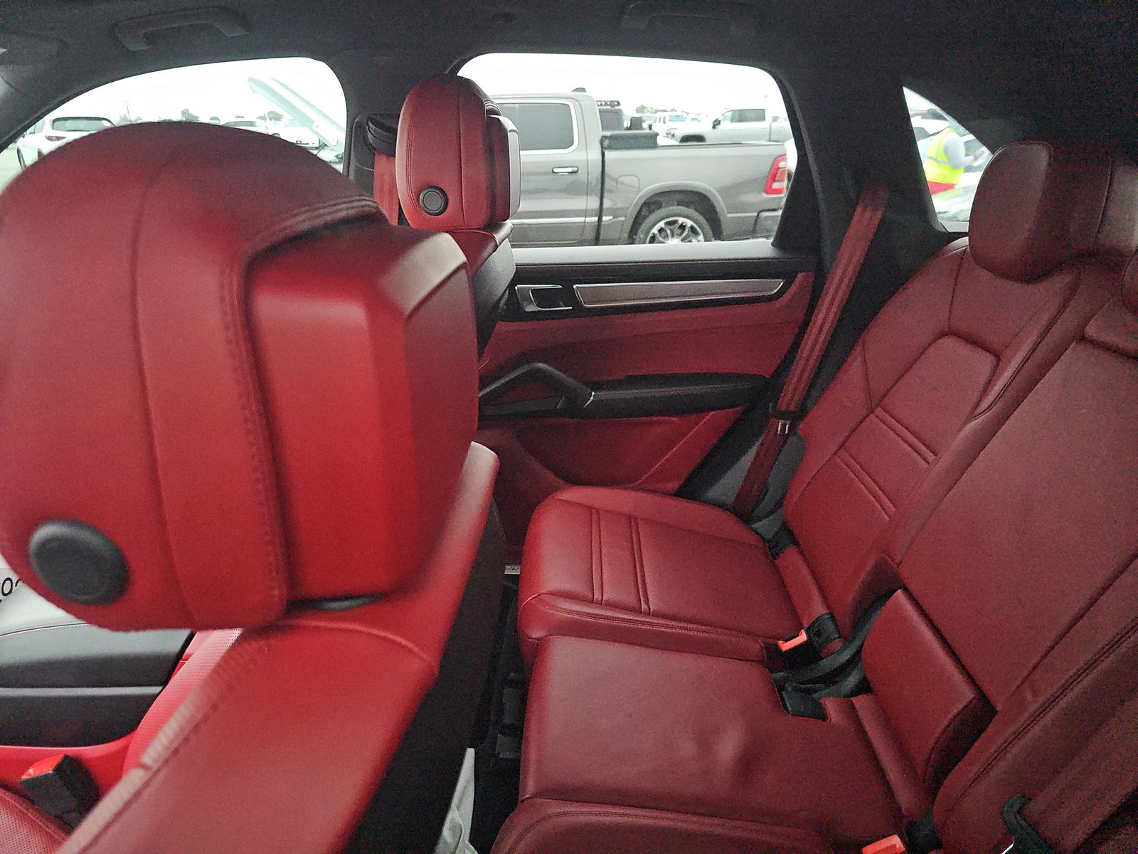 2023 Porsche Cayenne Platinum Edition AWD