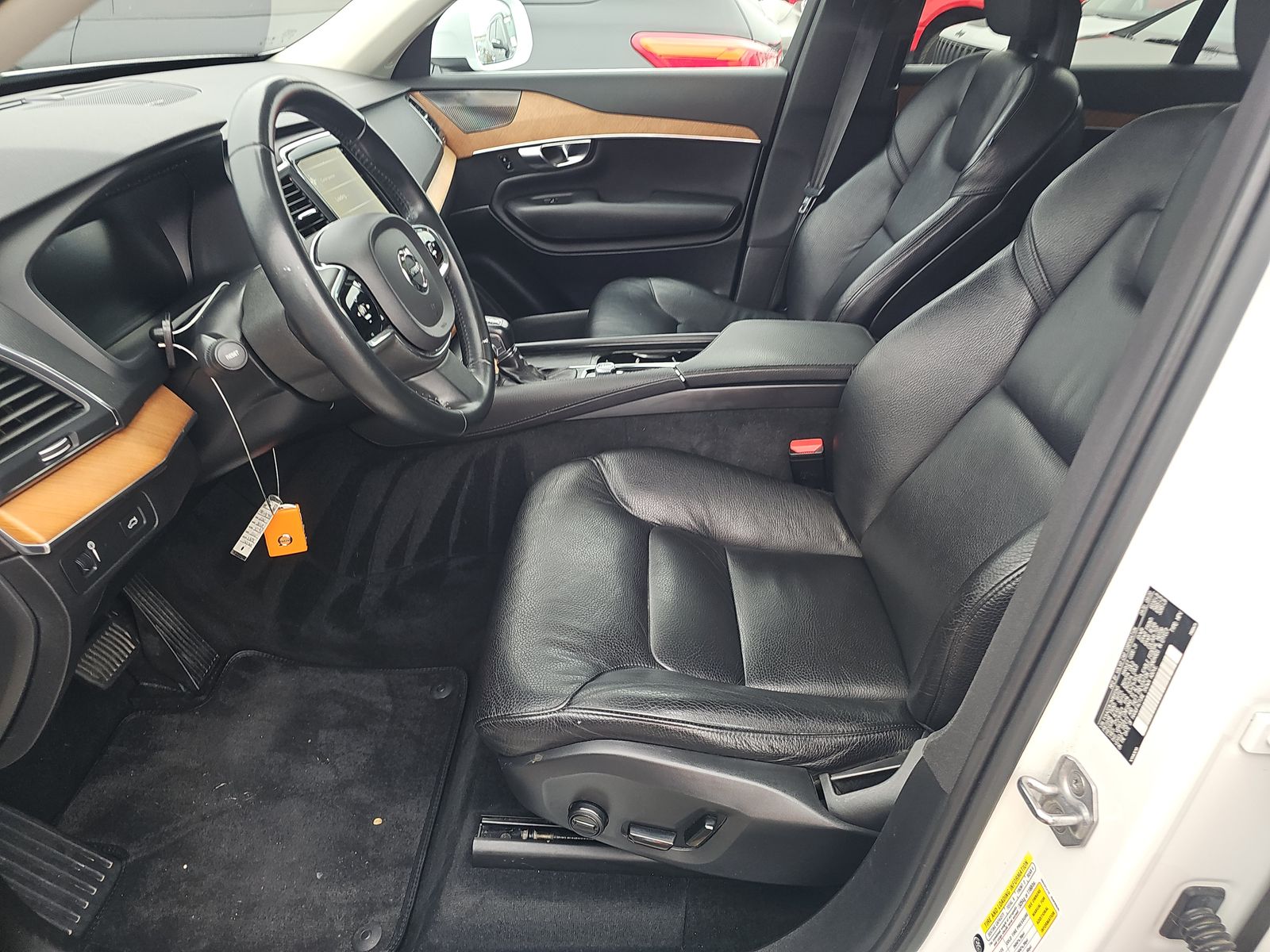 2021 Volvo XC90 T6 Momentum AWD