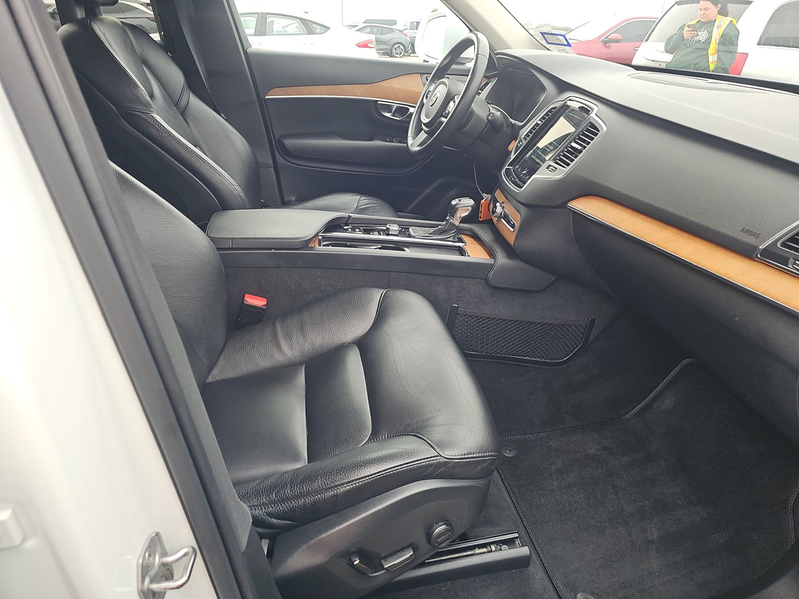 2021 Volvo XC90 T6 Momentum AWD