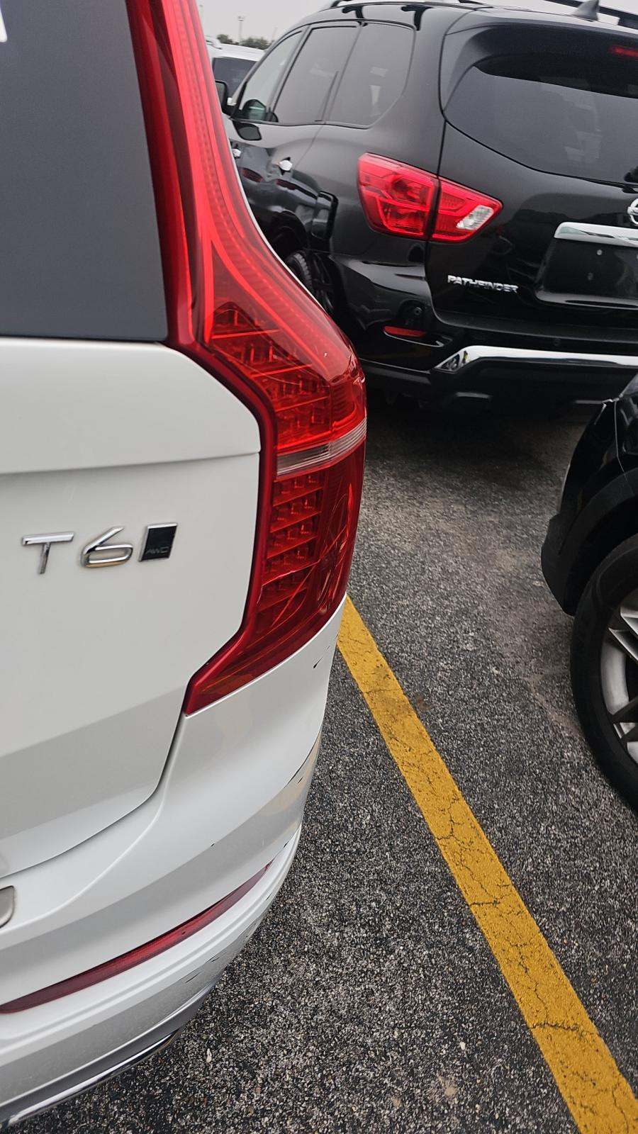 2021 Volvo XC90 T6 Momentum AWD