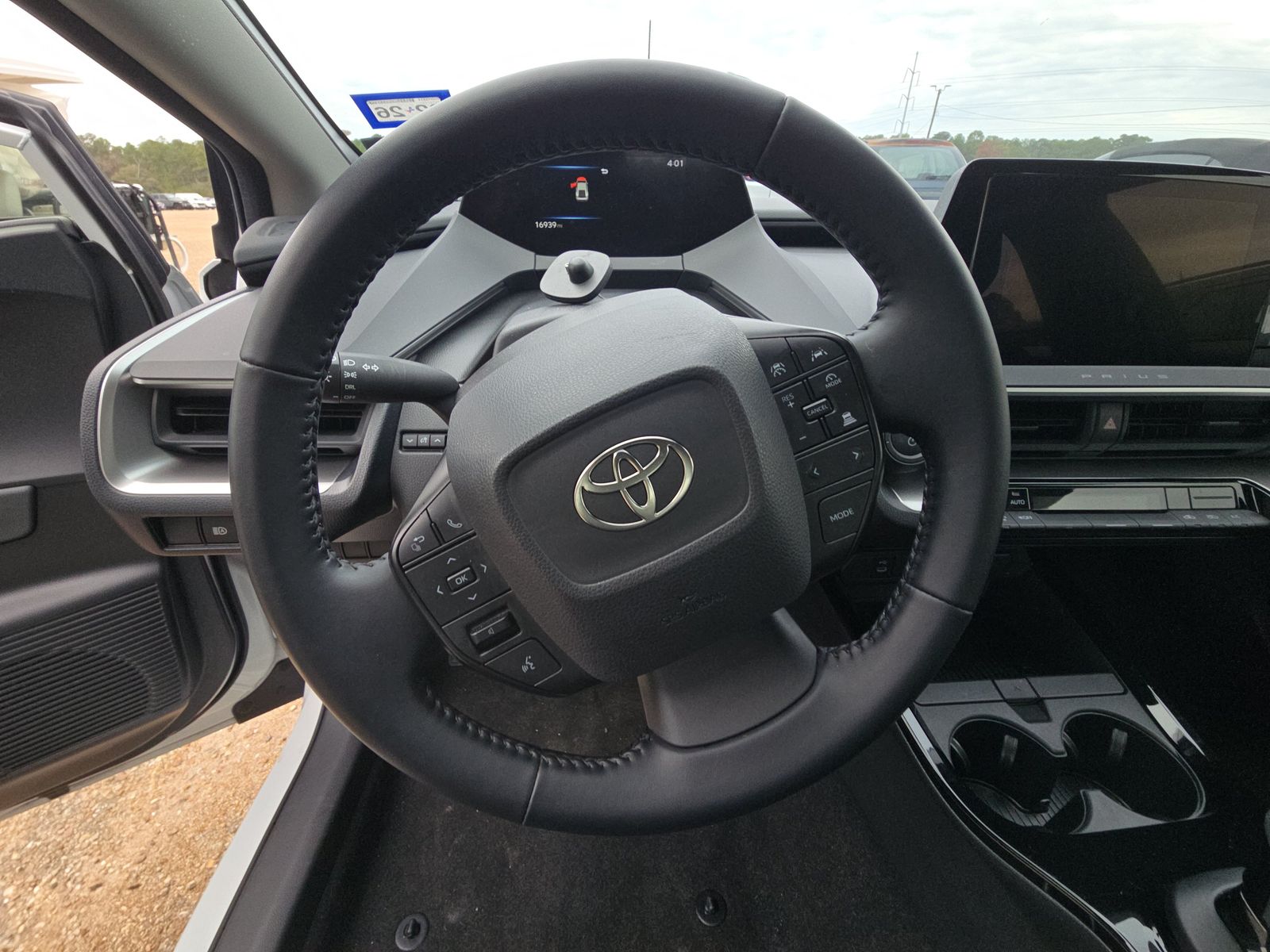 2025 Toyota Prius LE FWD