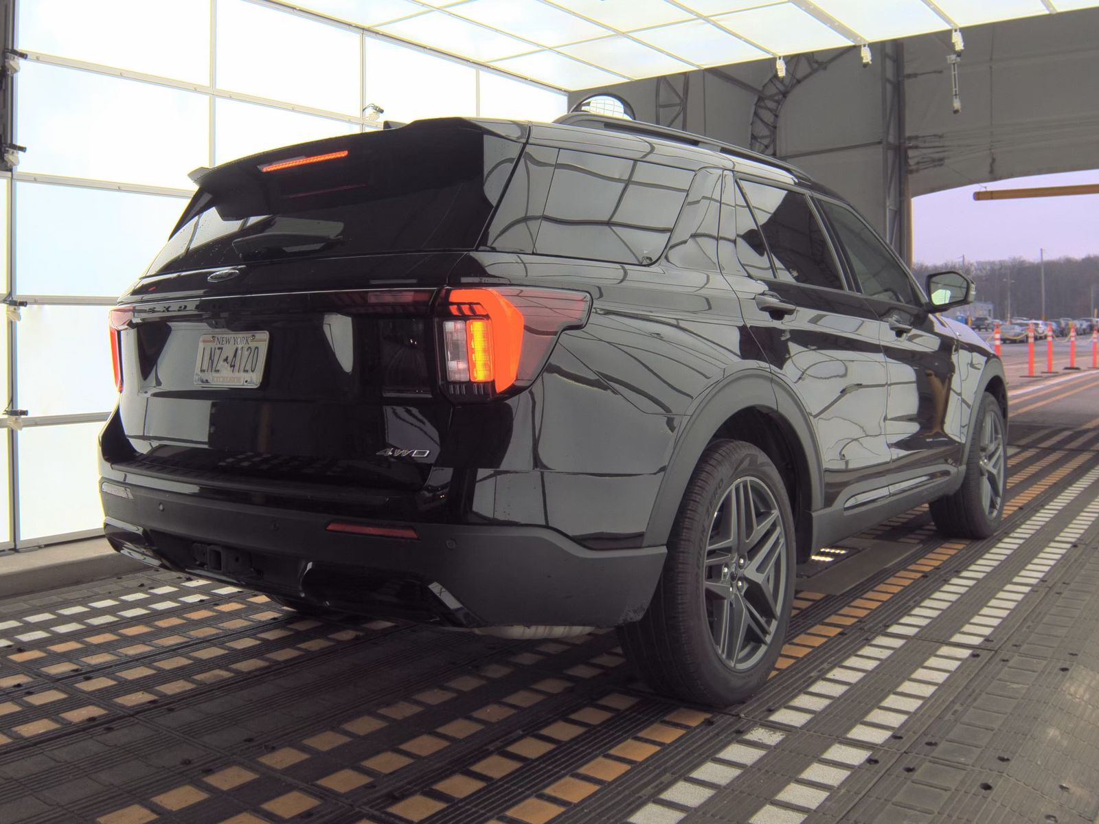 2025 Ford Explorer ST-Line AWD