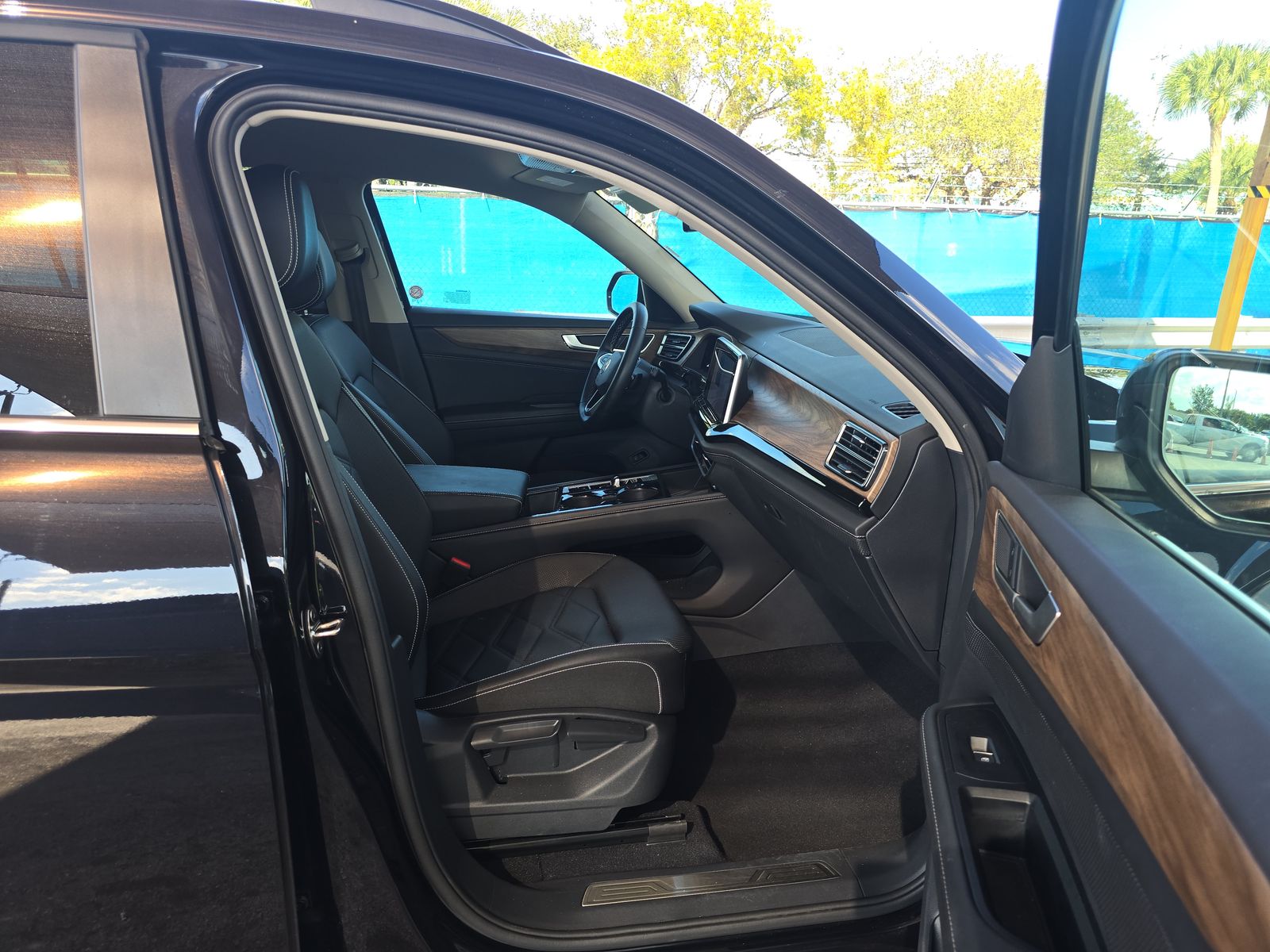 2025 Volkswagen Atlas 2.0T SE FWD