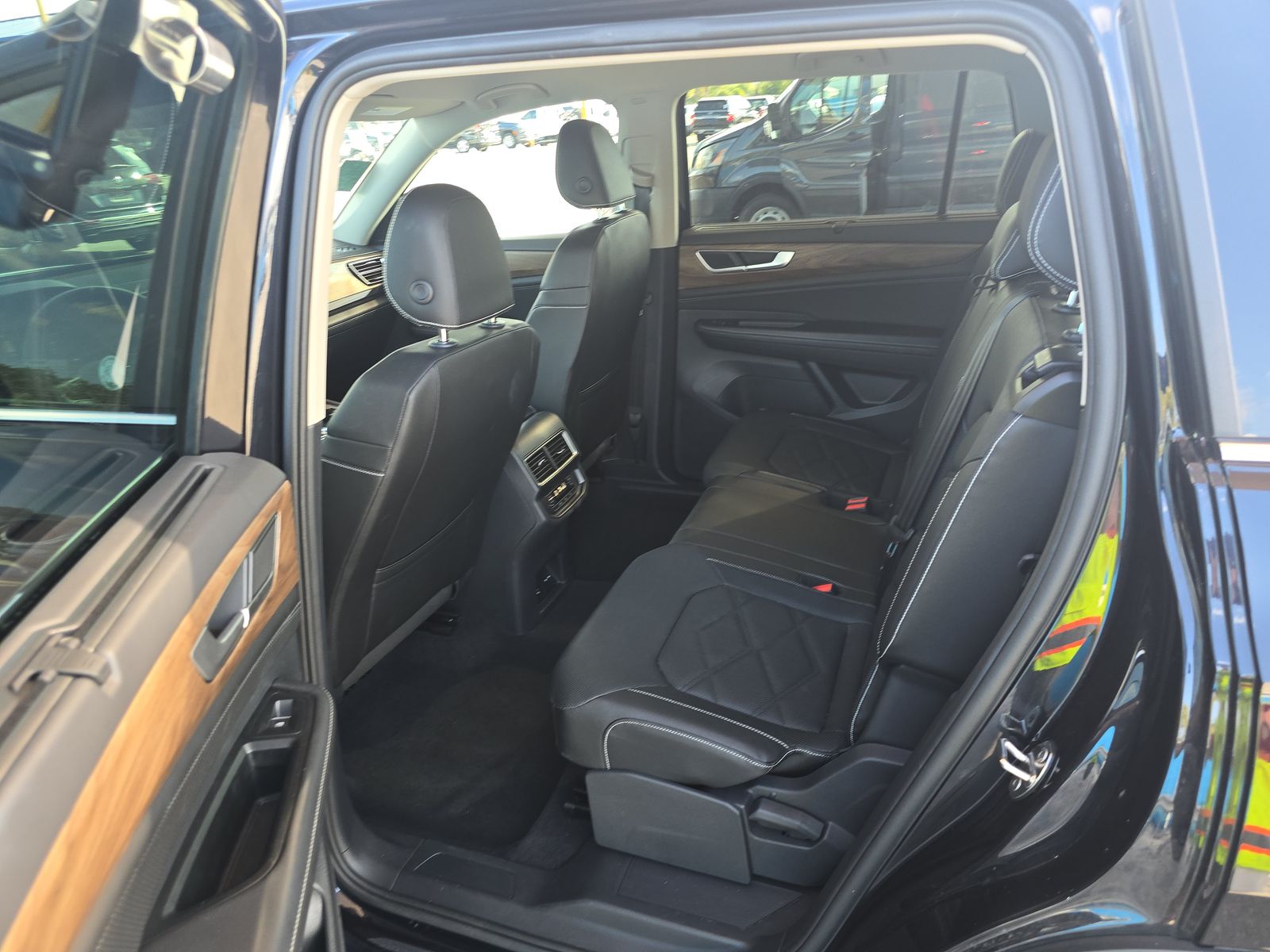 2025 Volkswagen Atlas 2.0T SE FWD