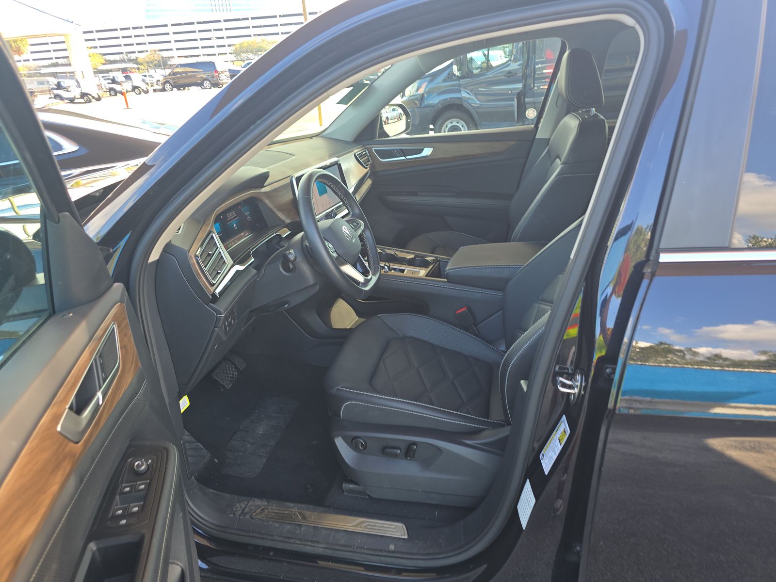 2025 Volkswagen Atlas 2.0T SE FWD