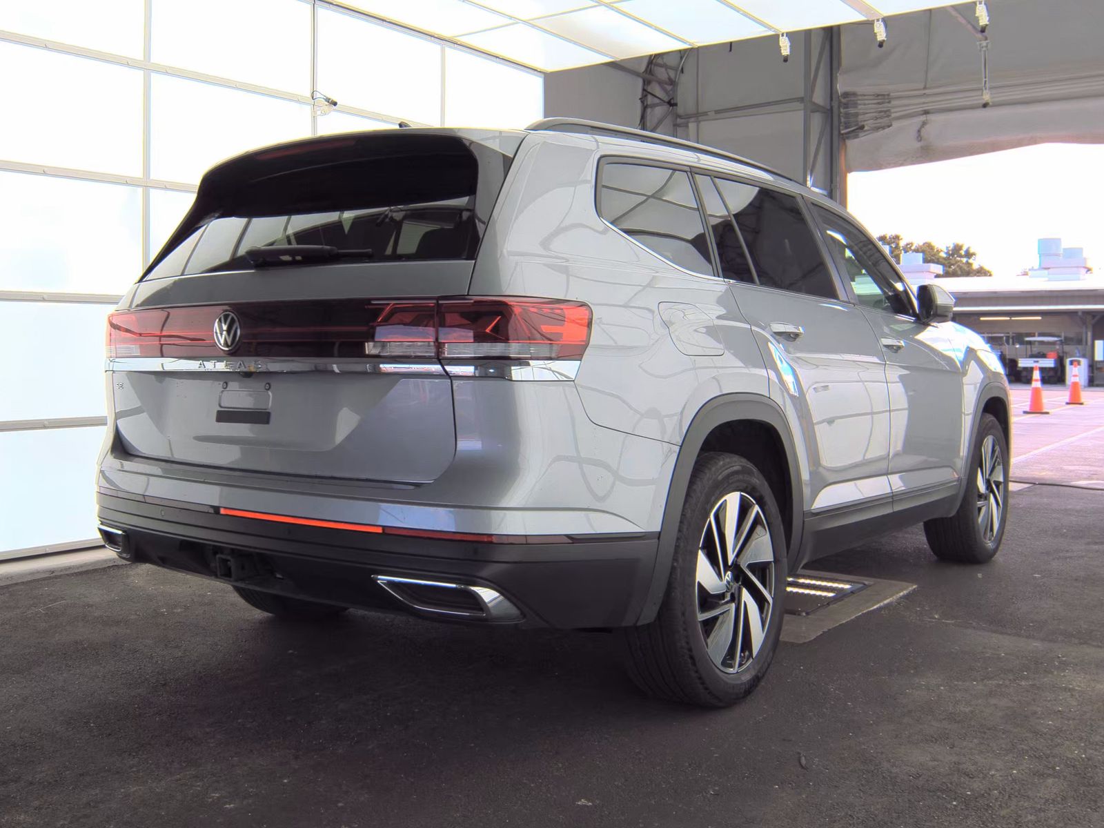 2025 Volkswagen Atlas 2.0T SE FWD