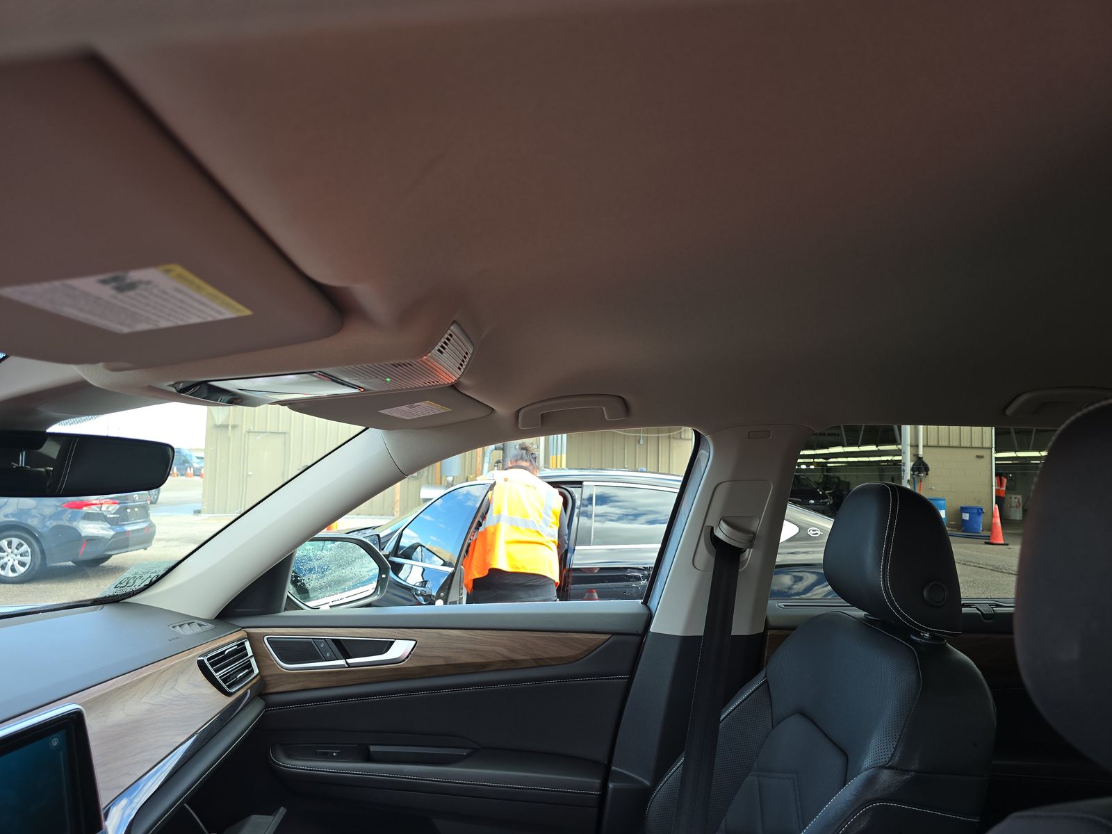 2025 Volkswagen Atlas 2.0T SE FWD