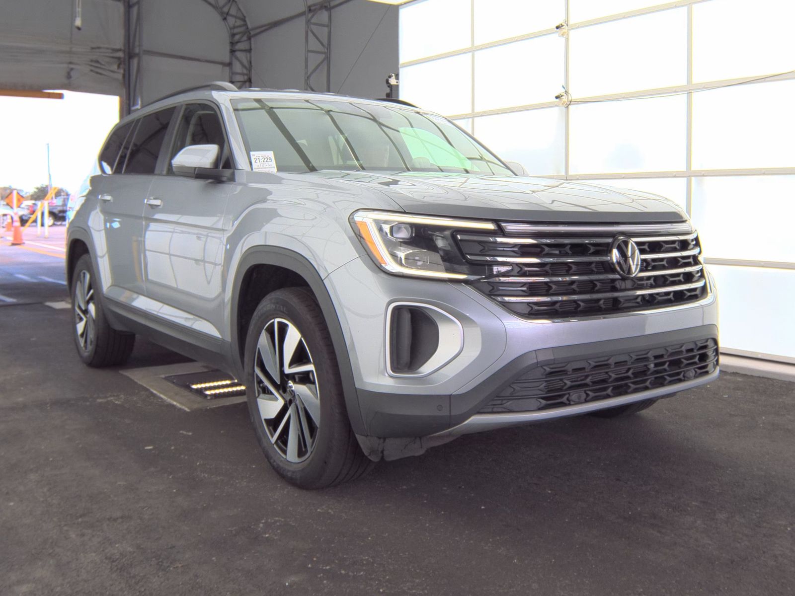 2025 Volkswagen Atlas 2.0T SE FWD