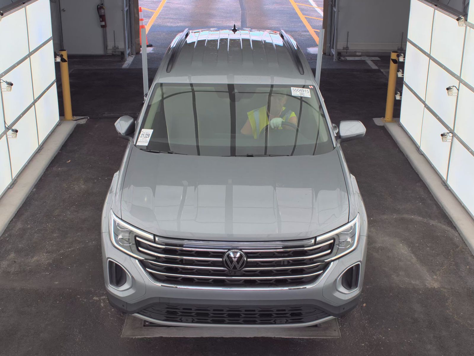 2025 Volkswagen Atlas 2.0T SE FWD