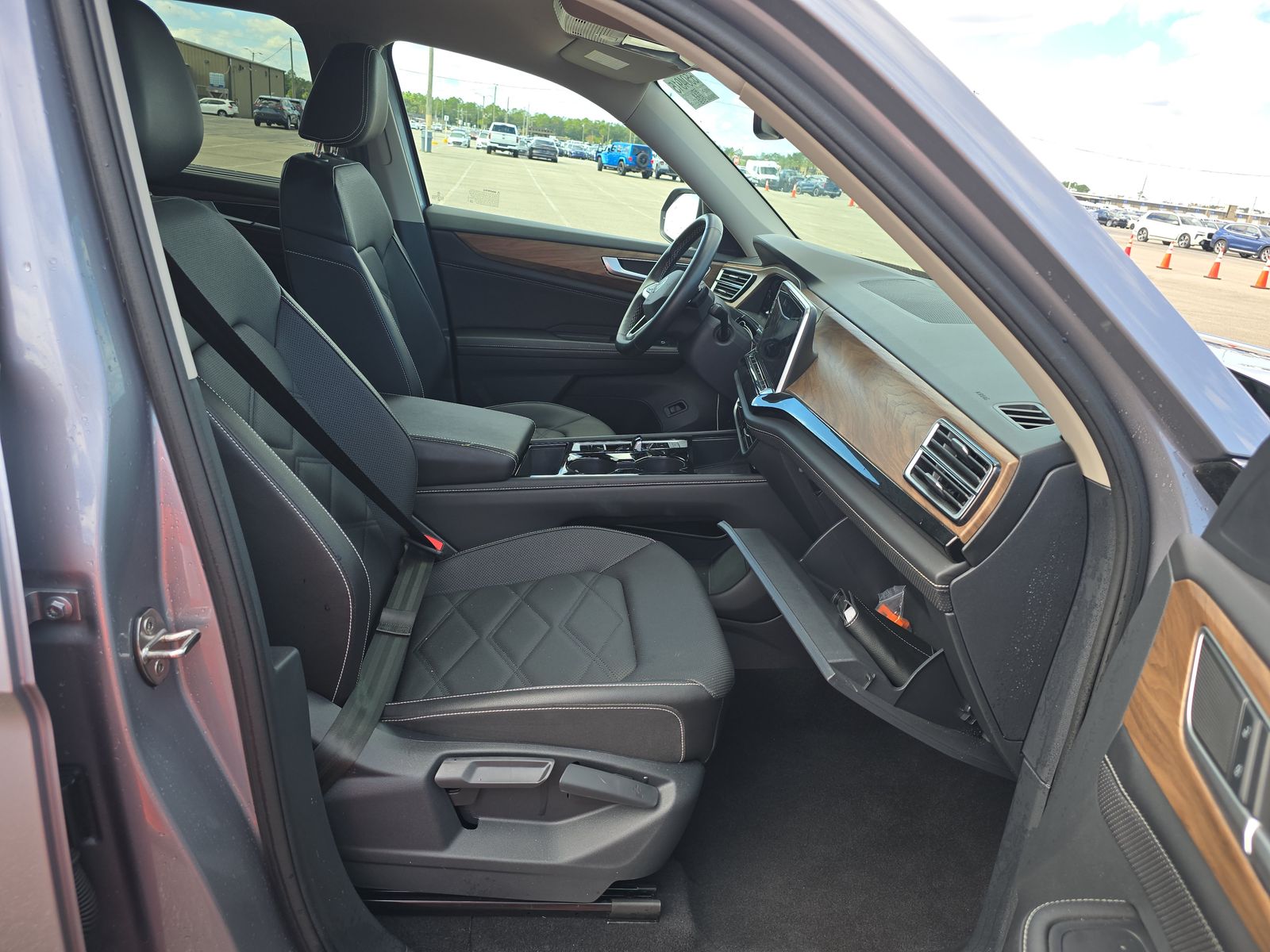 2025 Volkswagen Atlas 2.0T SE FWD