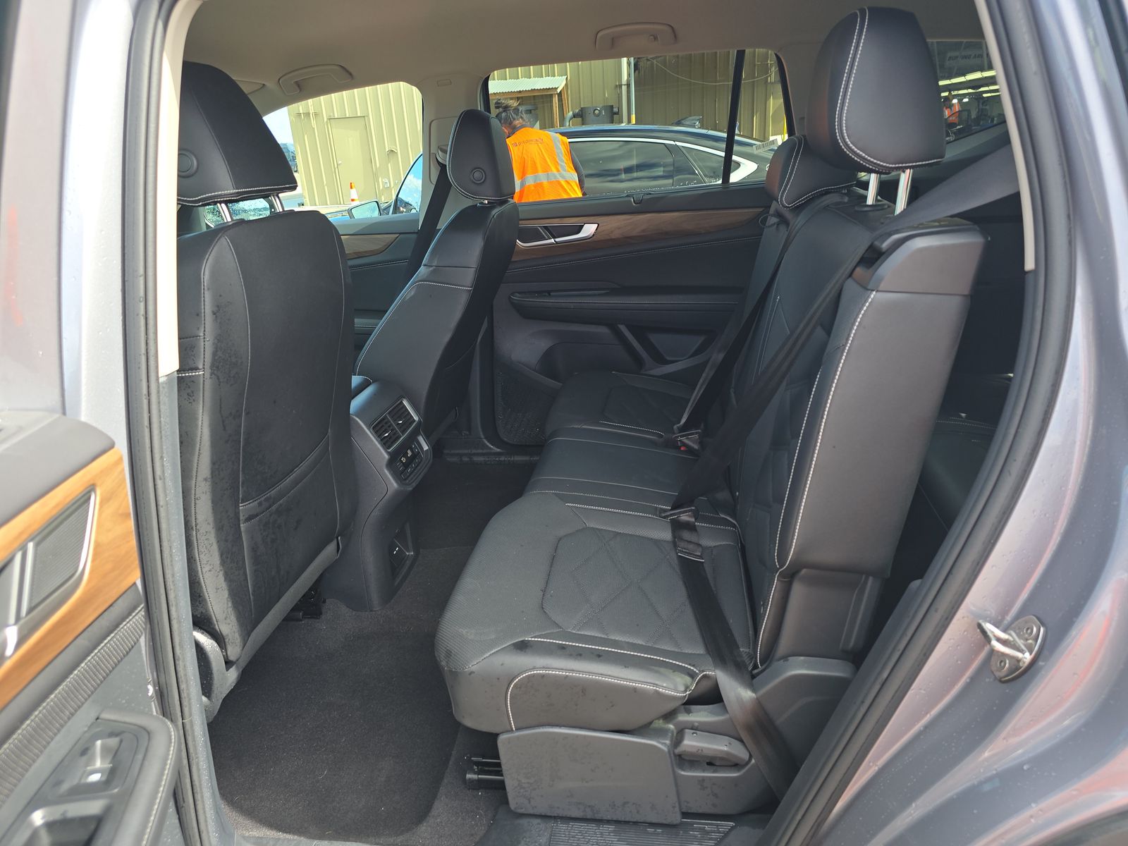 2025 Volkswagen Atlas 2.0T SE FWD