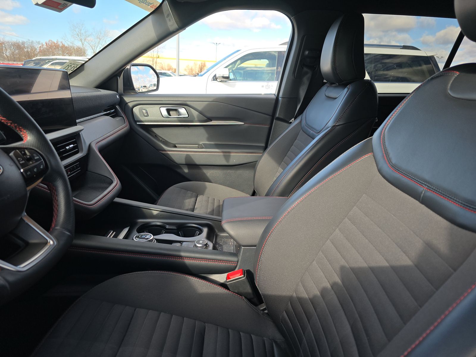 2025 Ford Explorer ST-Line AWD