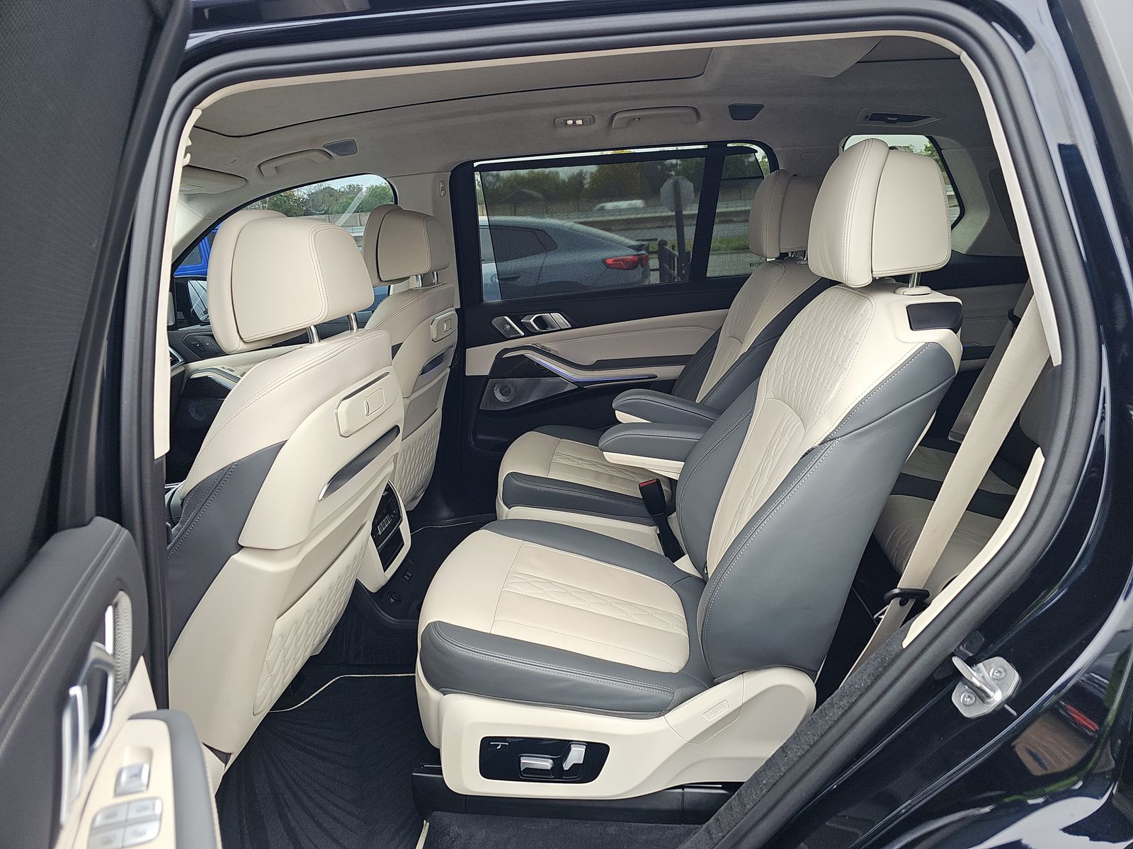 2024 BMW X7 M60i AWD