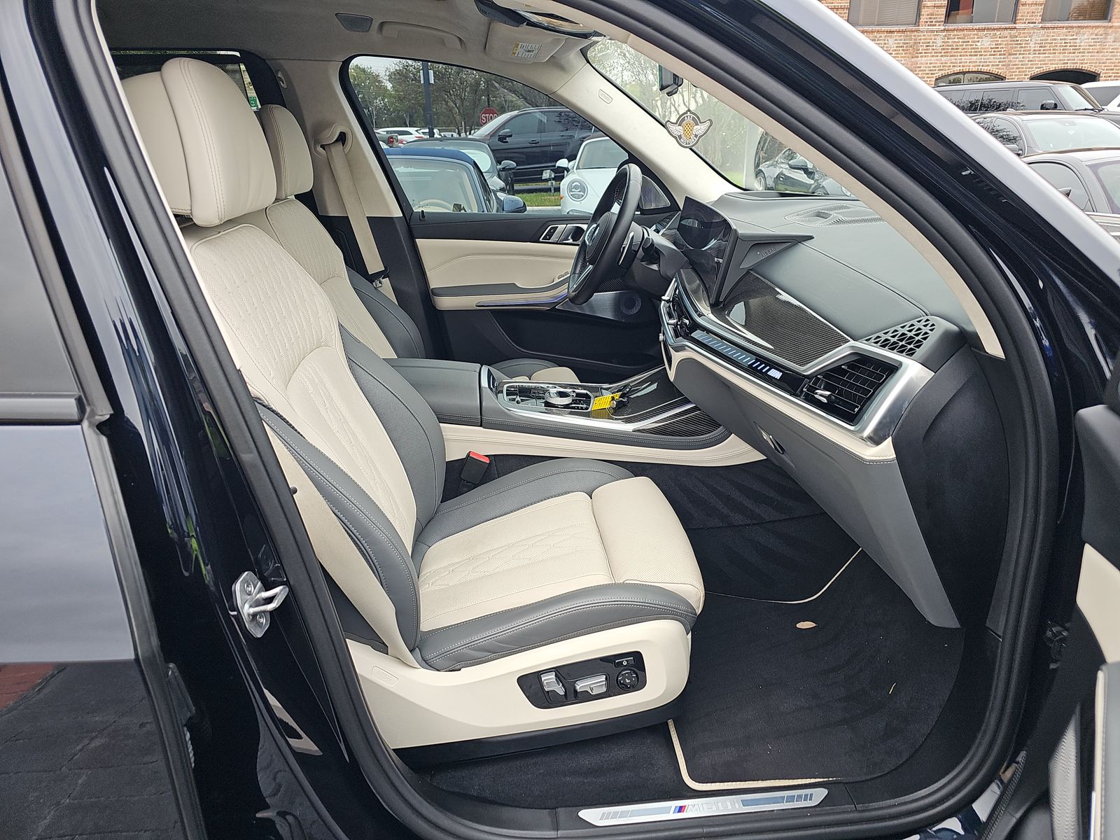 2024 BMW X7 M60i AWD