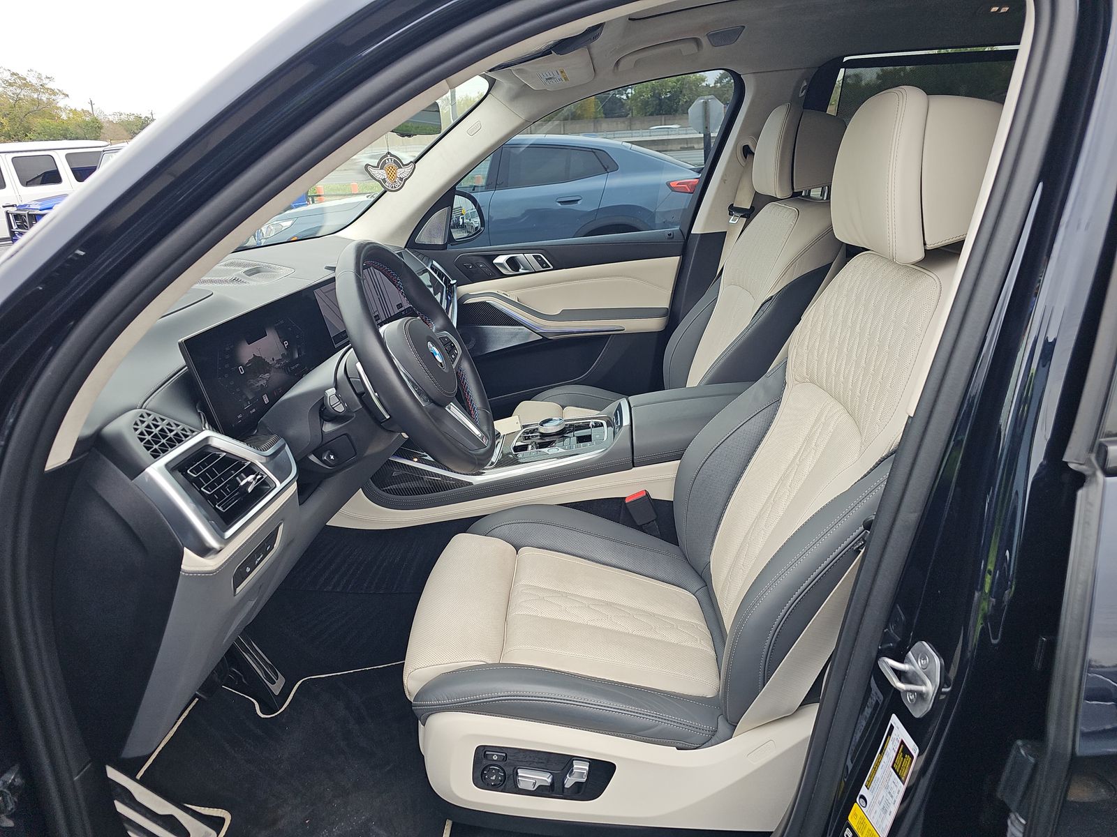 2024 BMW X7 M60i AWD