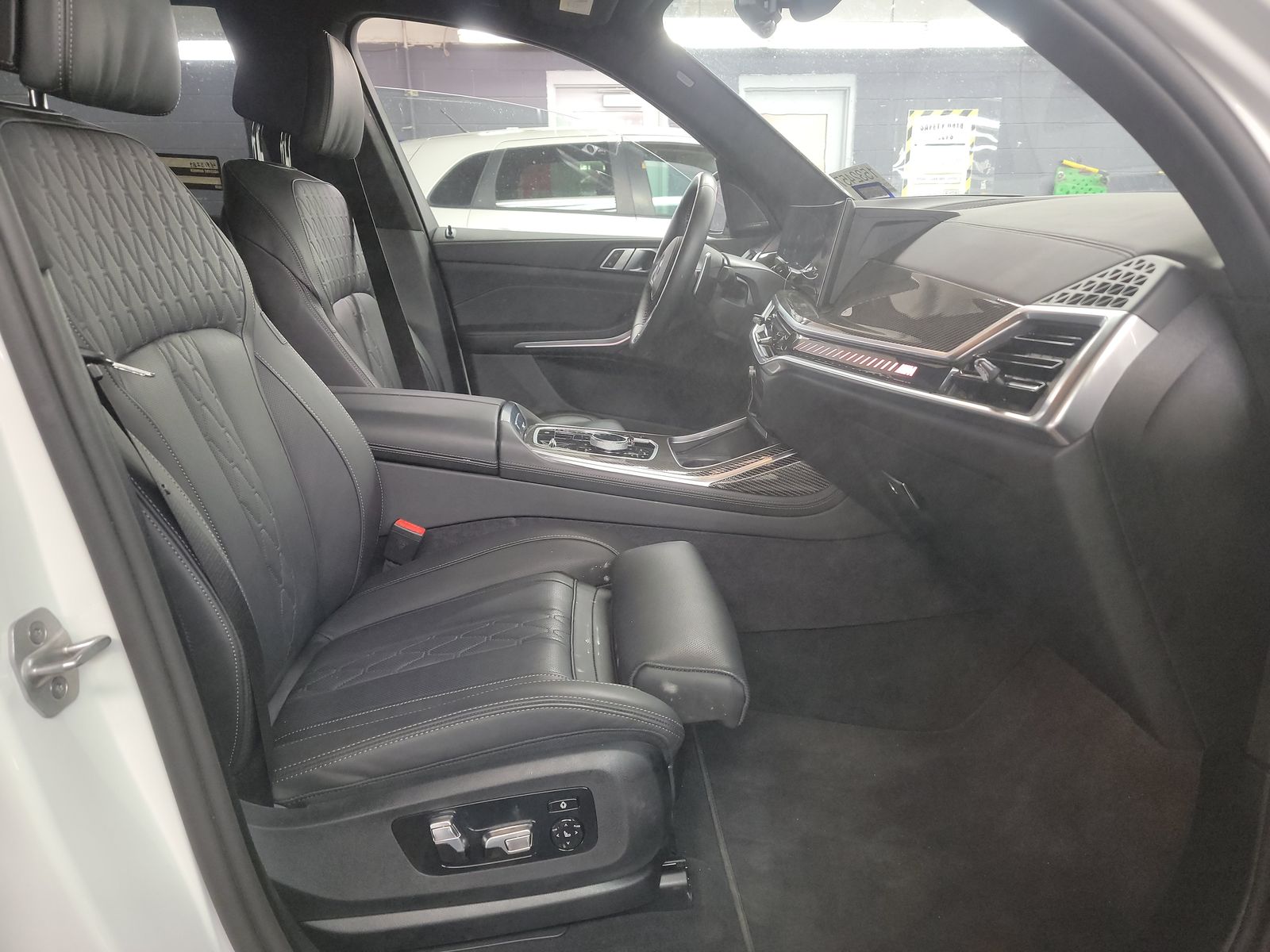 2026 BMW X7 M60i AWD