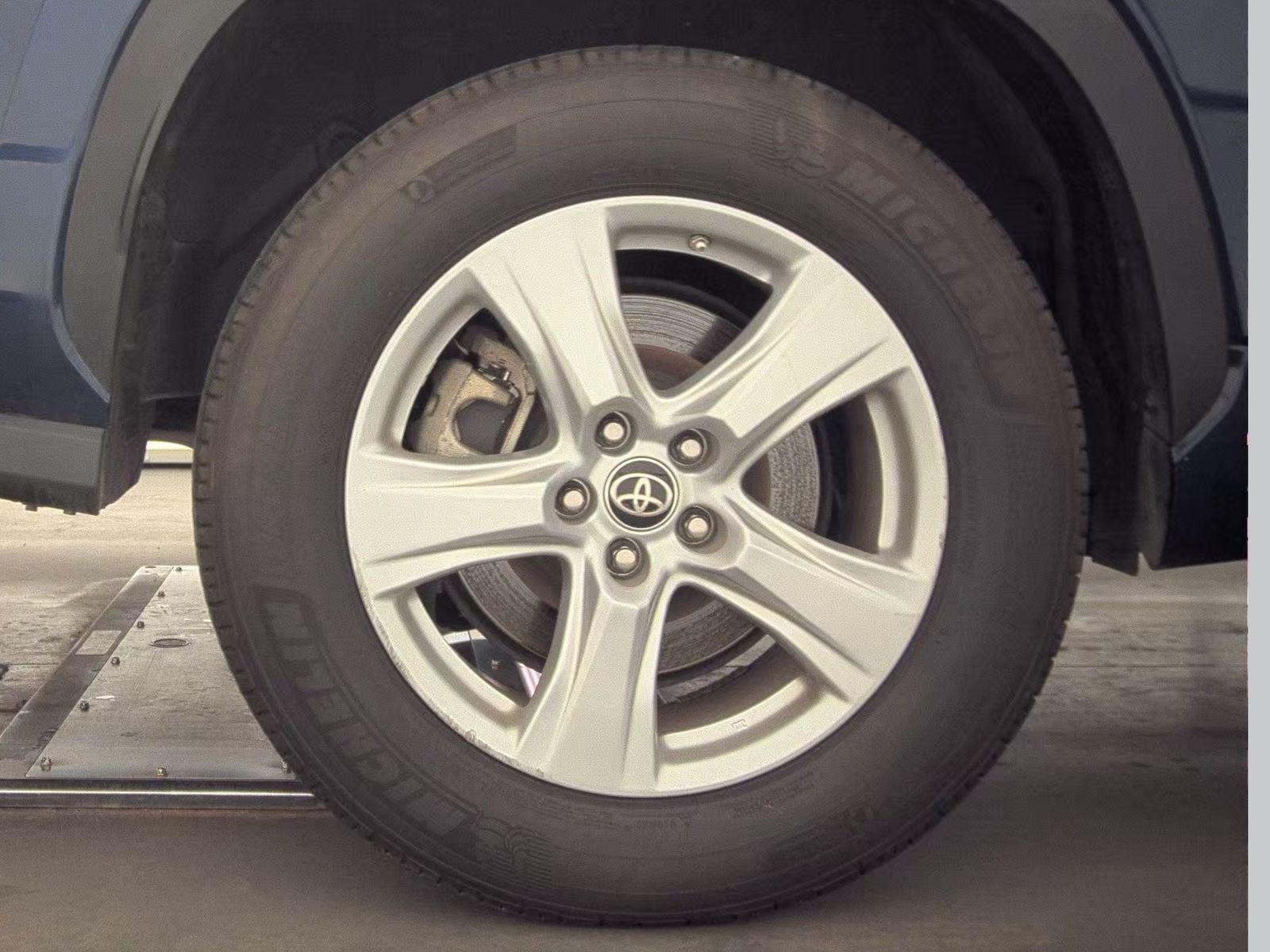 2023 Toyota Highlander L FWD