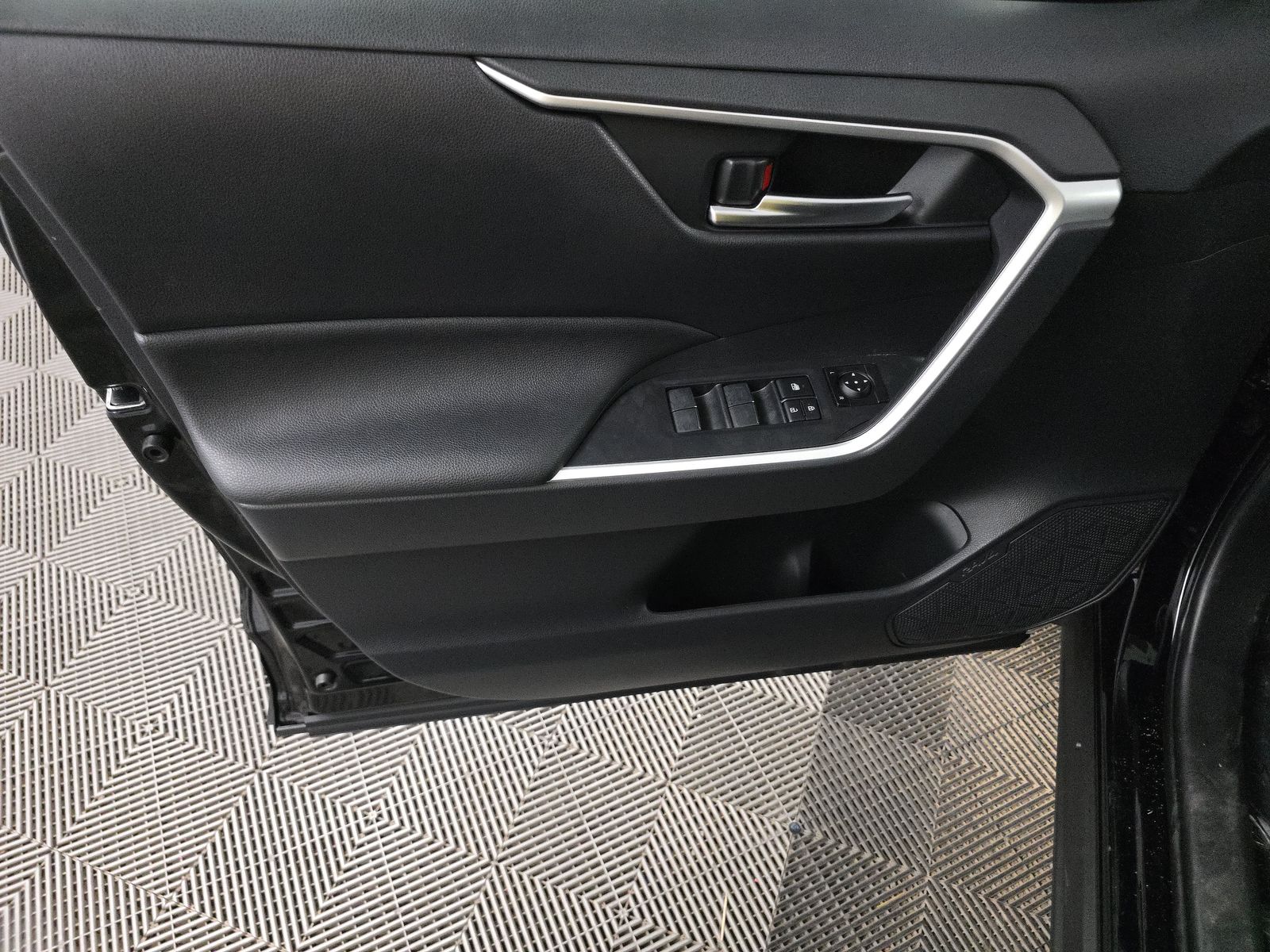 2025 Toyota RAV4 Plug-In Hybrid SE AWD