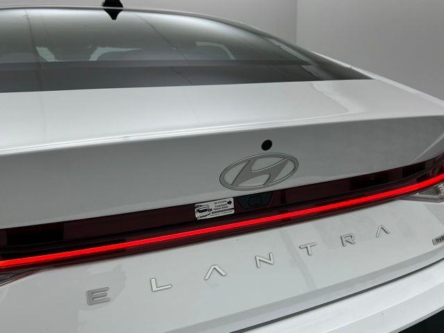 2025 Hyundai Elantra Hybrid Limited FWD