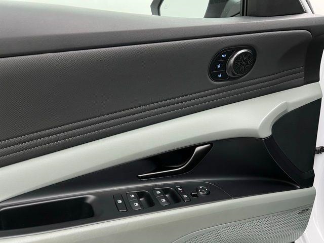 2025 Hyundai Elantra Hybrid Limited FWD