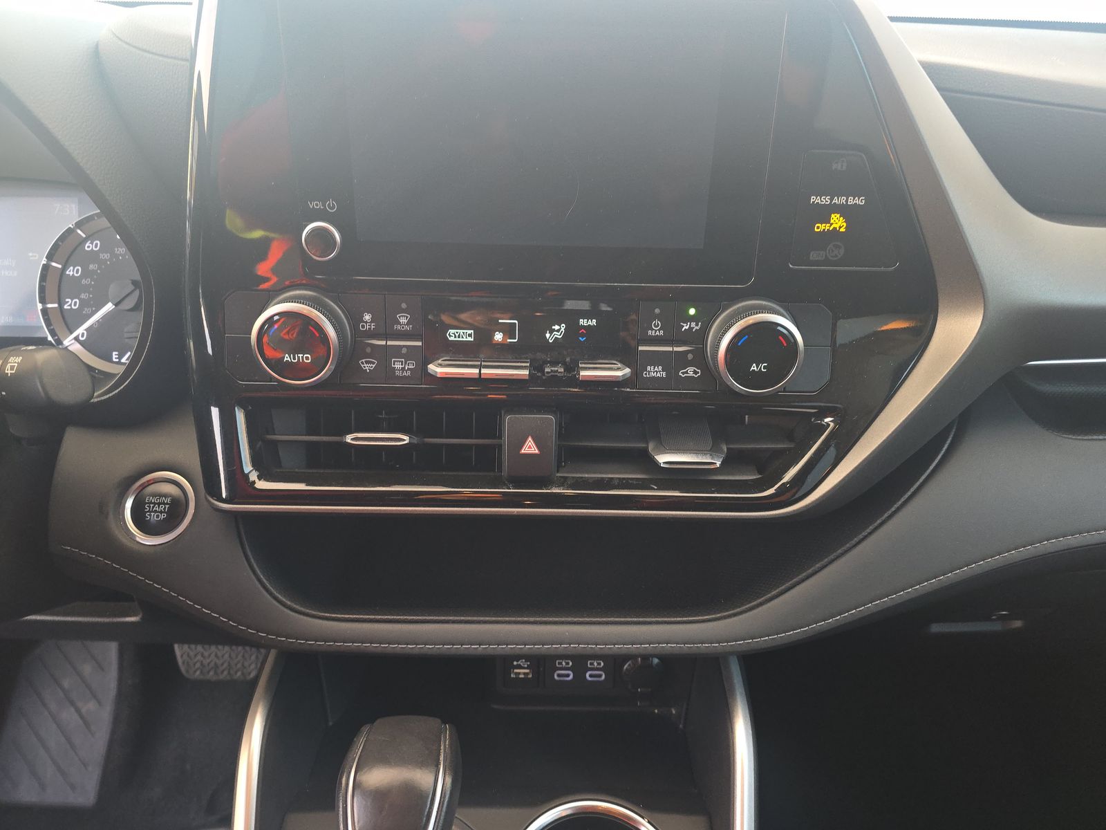 2024 Toyota Highlander LE AWD