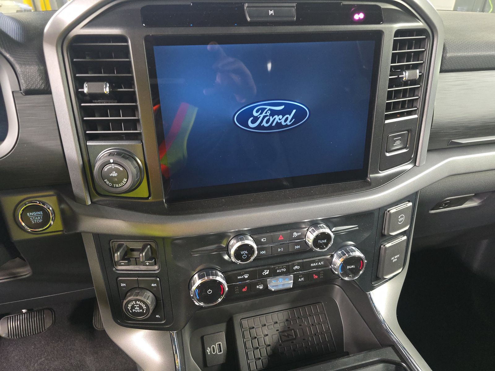 2025 Ford F-150 Hybrid XLT AWD