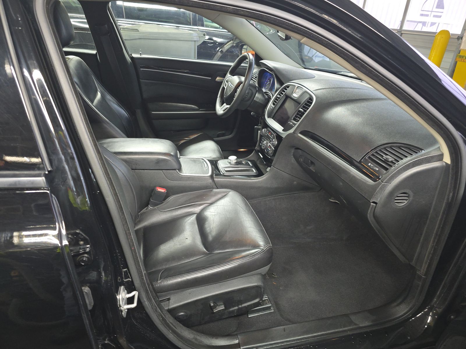 2023 Chrysler 300 Touring L RWD