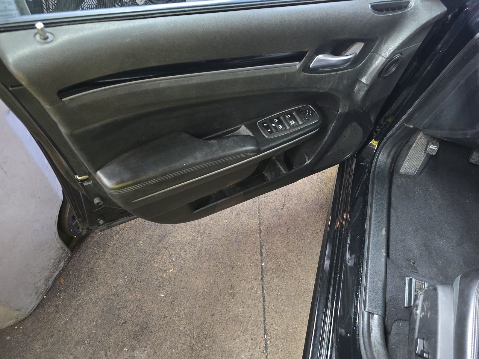 2023 Chrysler 300 Touring L RWD