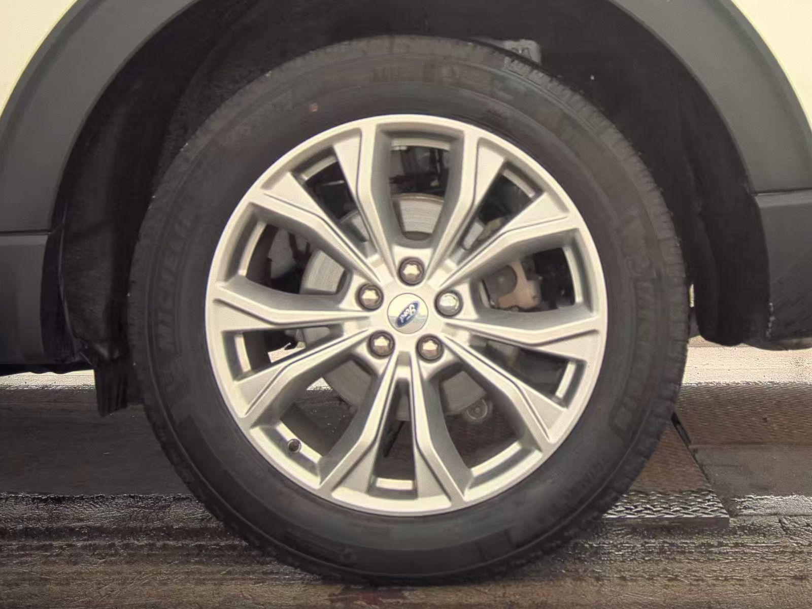 2023 Ford Explorer XLT AWD