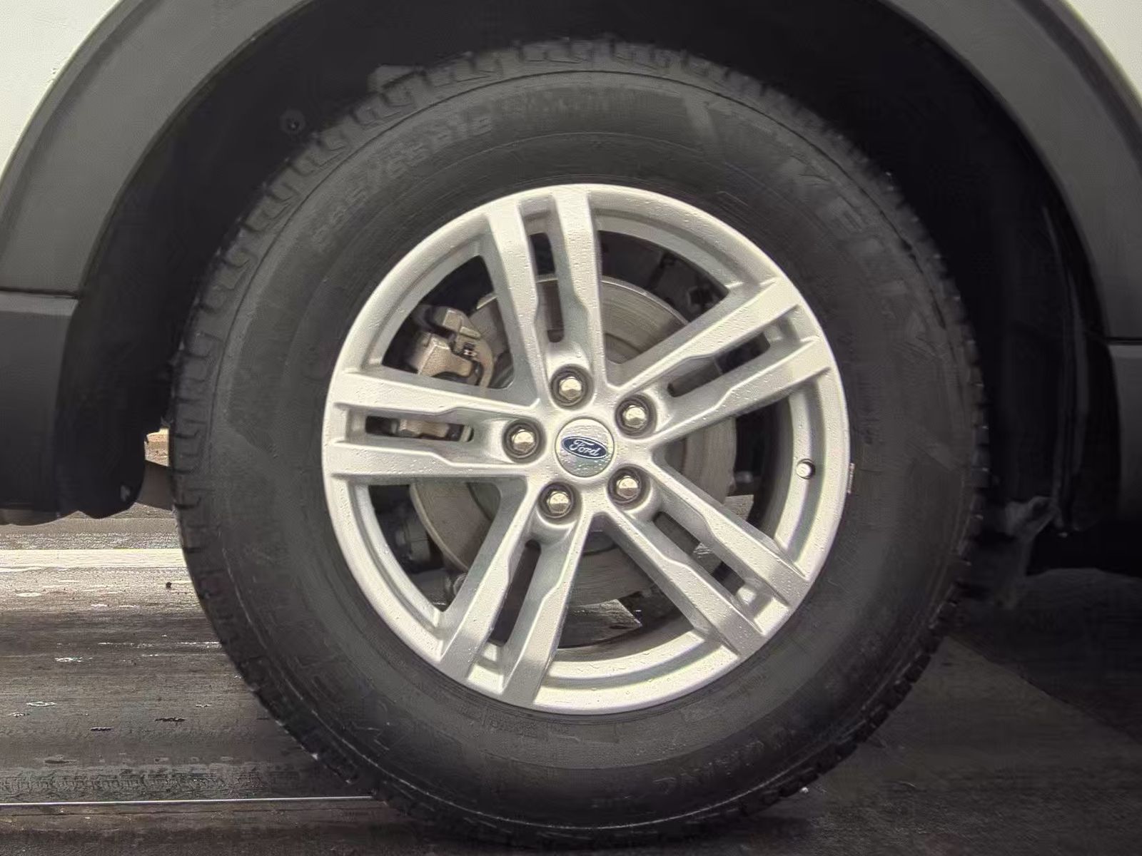 2024 Ford Explorer XLT RWD