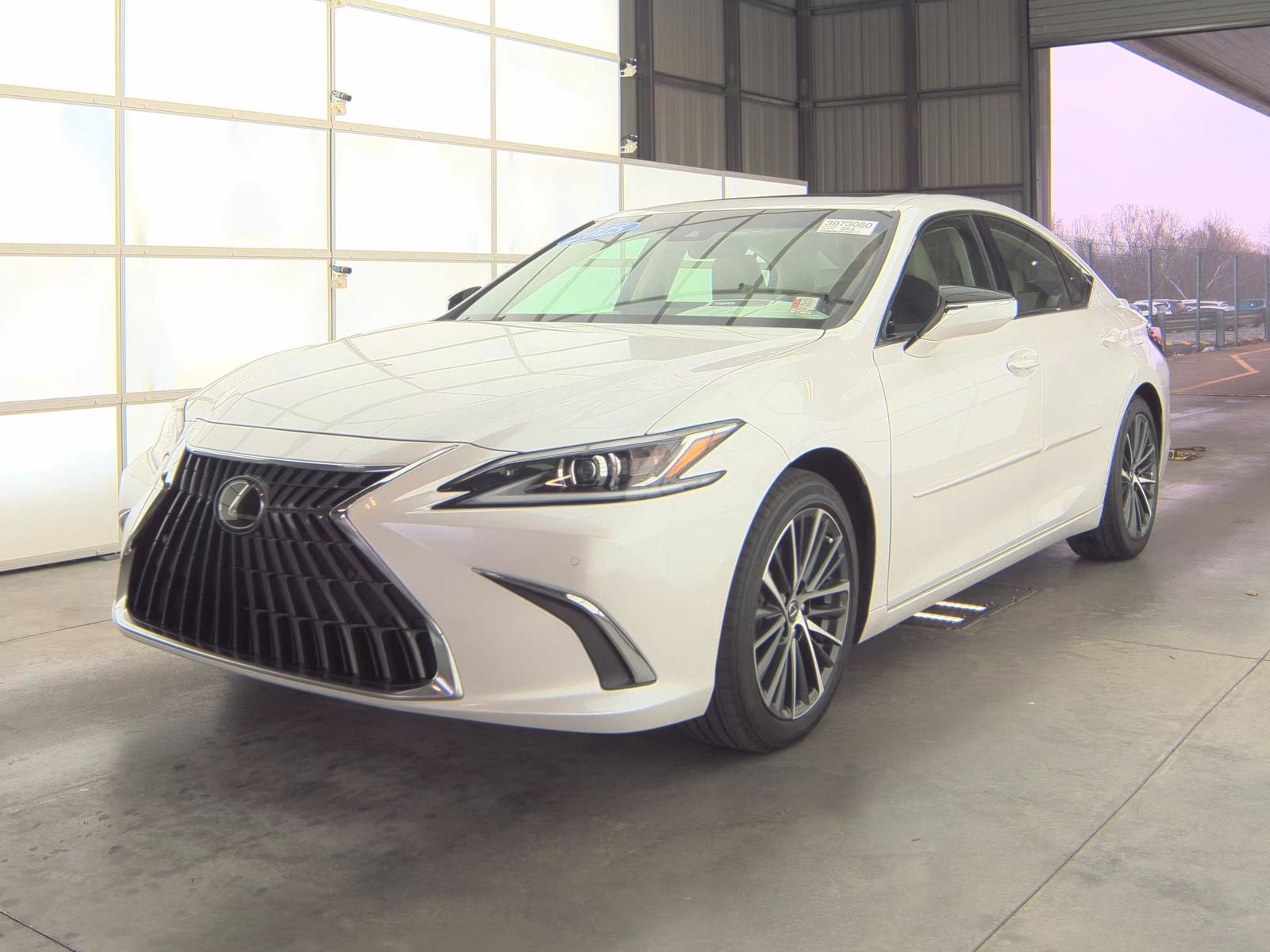 2025 Lexus ES 350's photo