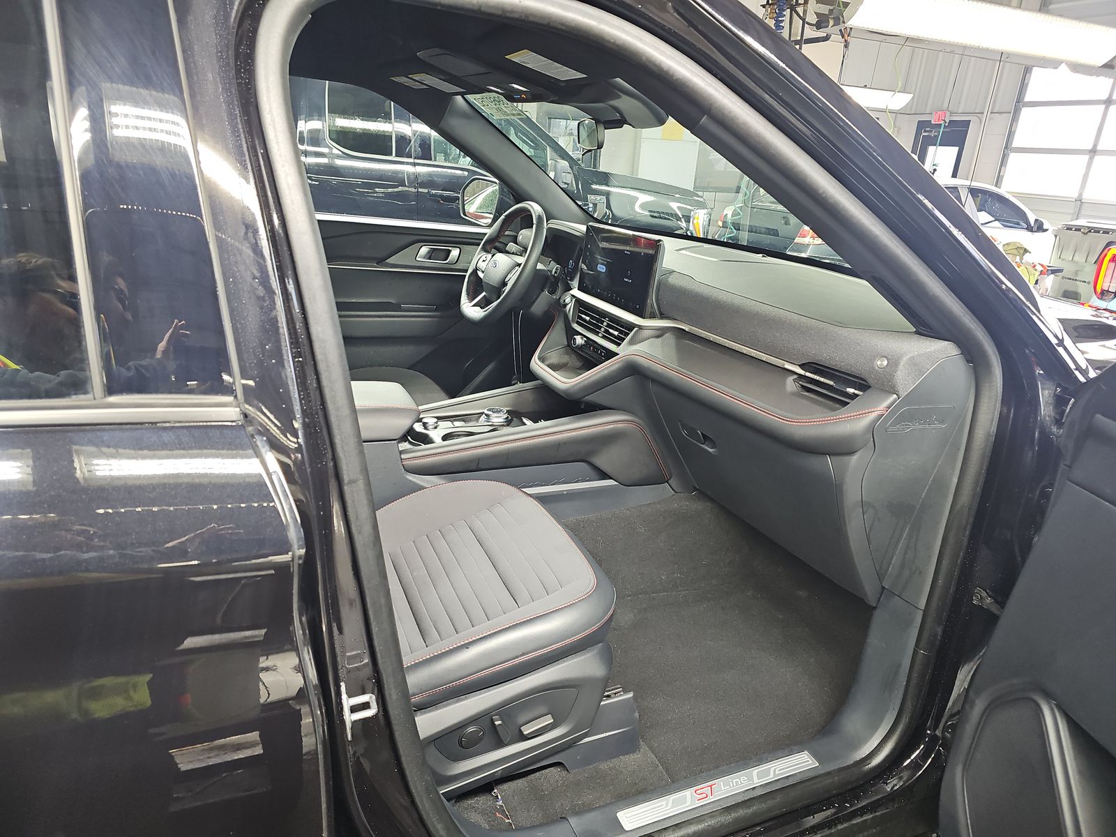 2025 Ford Explorer ST-Line AWD