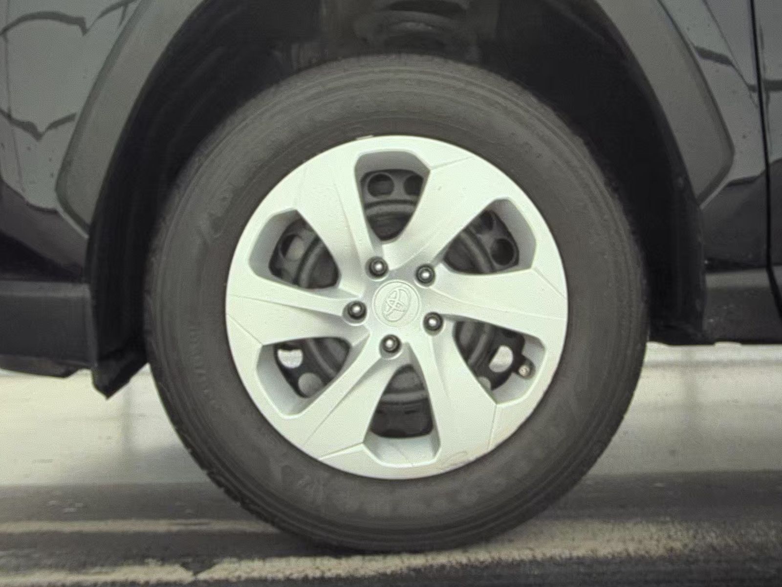 2024 Toyota RAV4 LE FWD