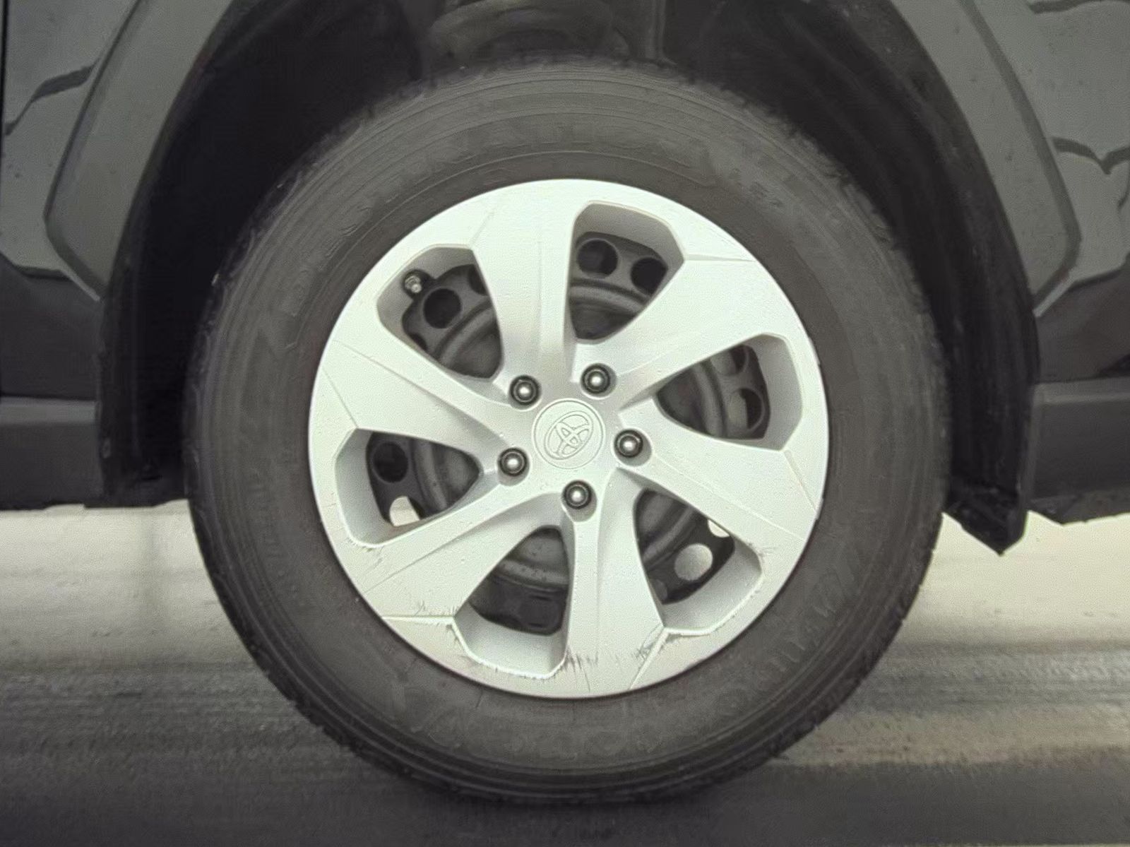 2024 Toyota RAV4 LE FWD