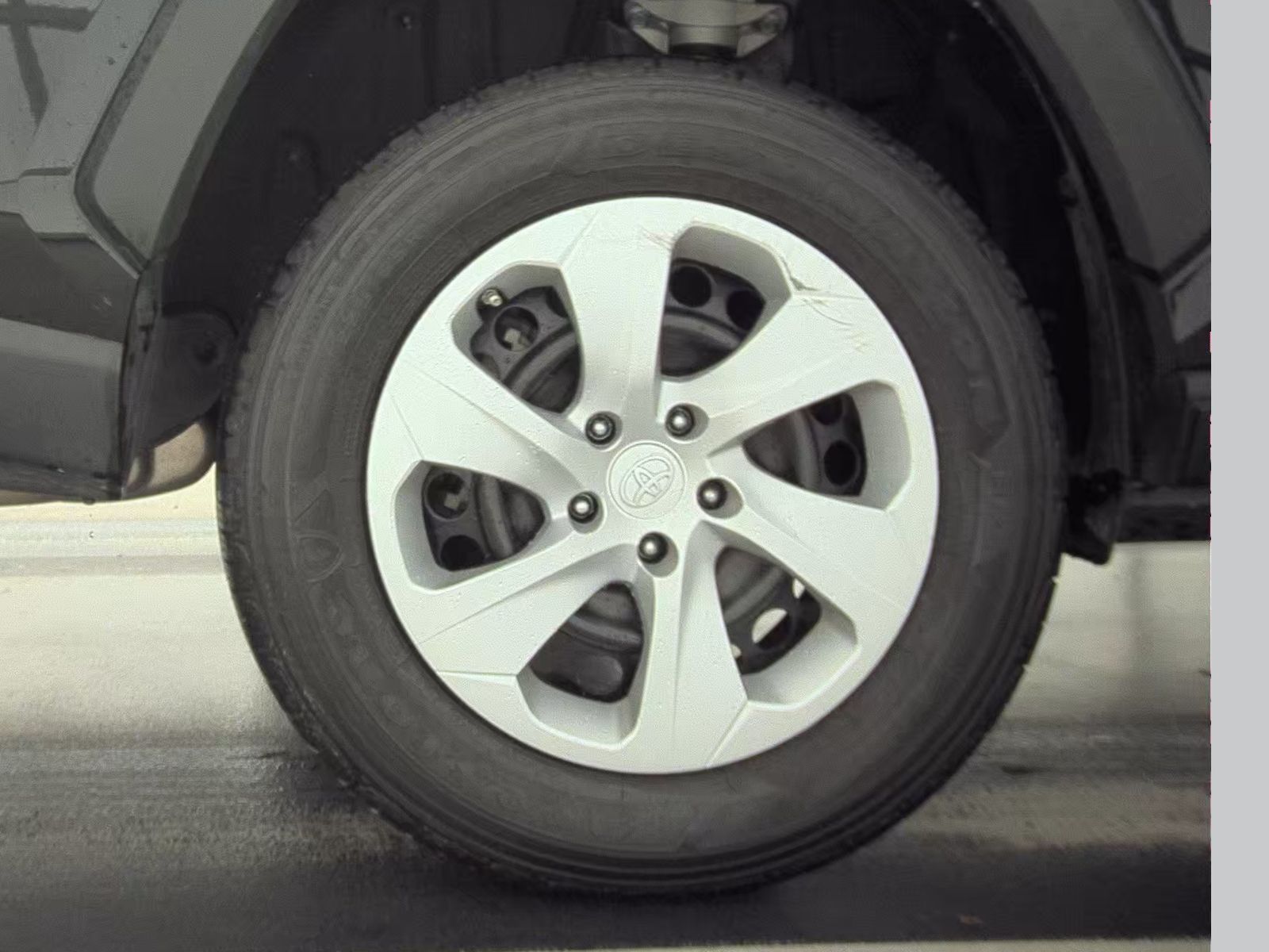 2024 Toyota RAV4 LE FWD