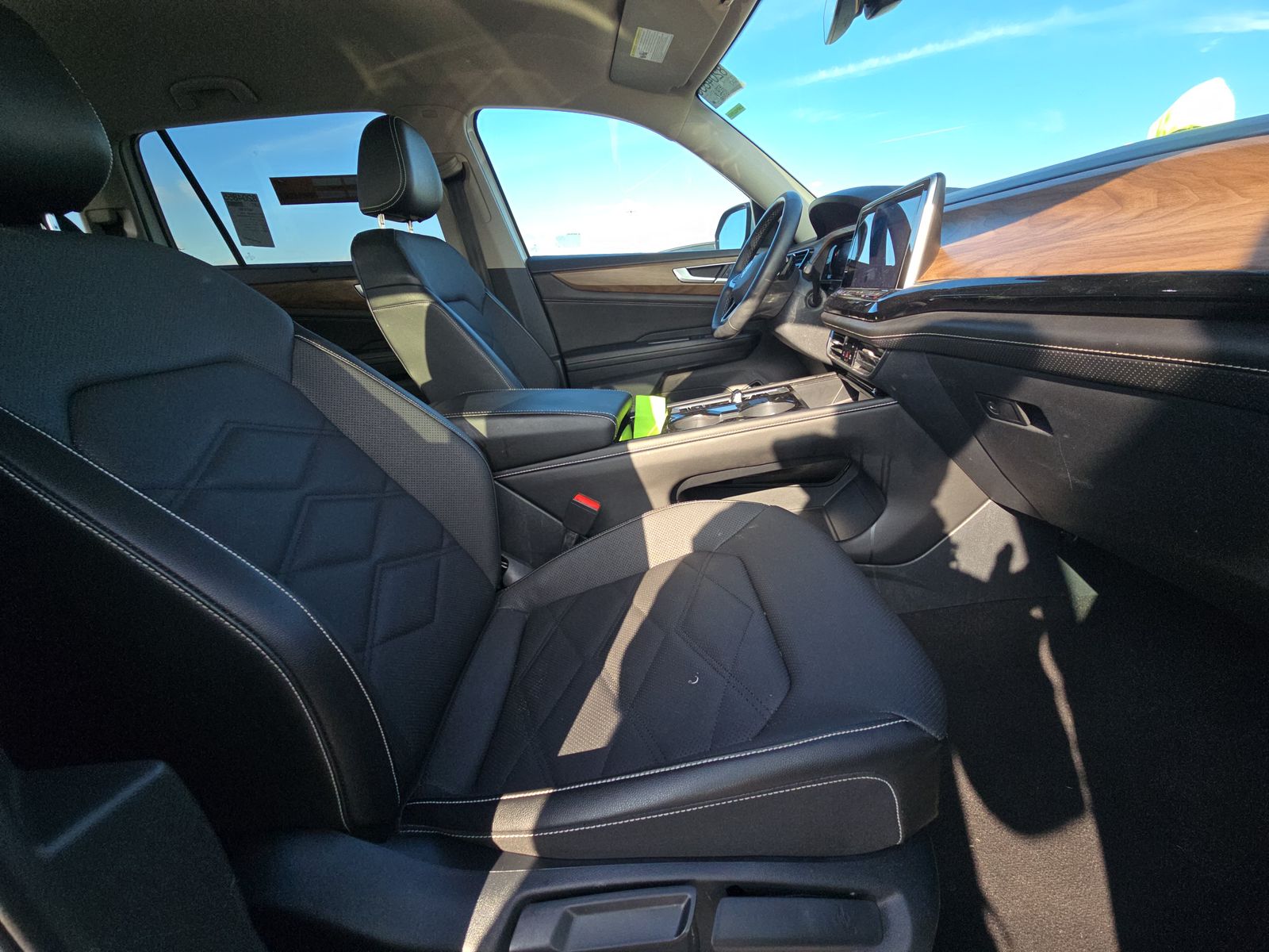 2024 Volkswagen Atlas 2.0T SE AWD