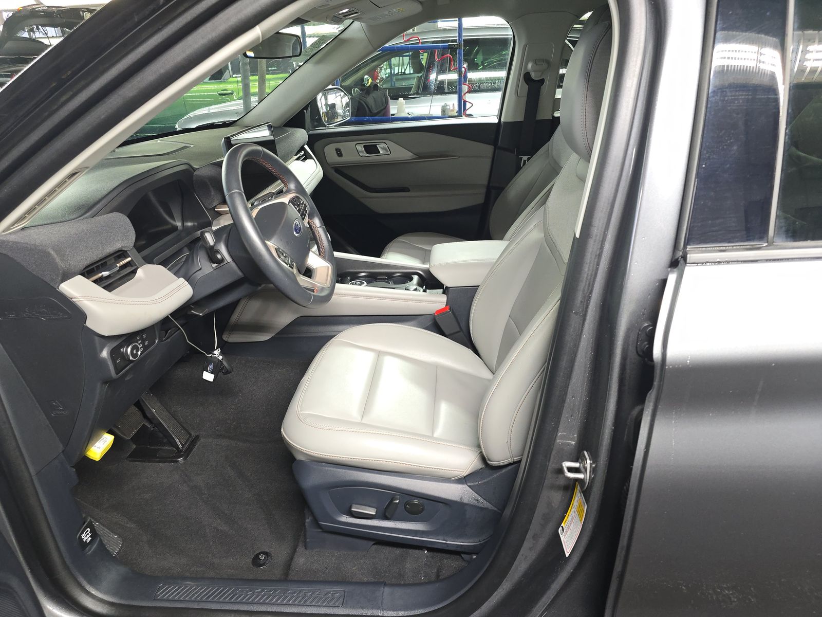 2025 Ford Explorer Active RWD