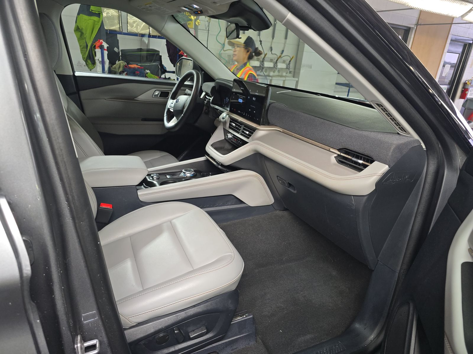 2025 Ford Explorer Active RWD