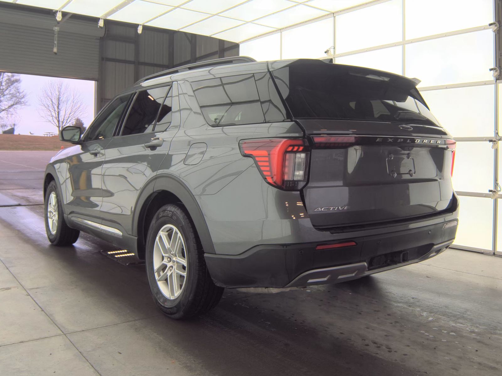 2025 Ford Explorer Active RWD