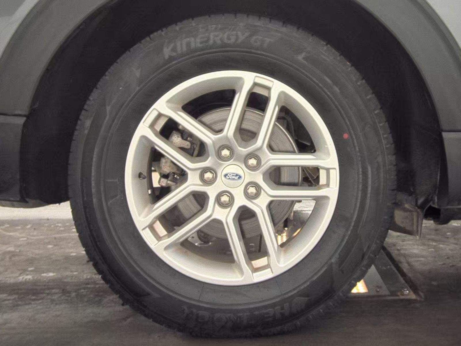 2025 Ford Explorer Active RWD