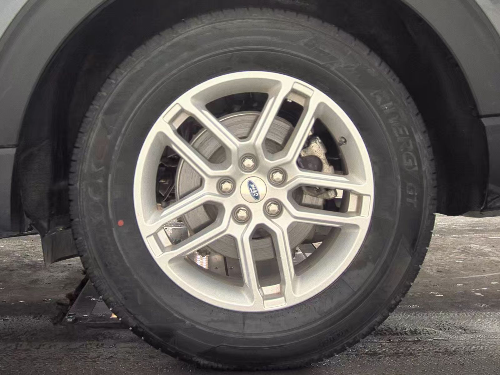 2025 Ford Explorer Active RWD