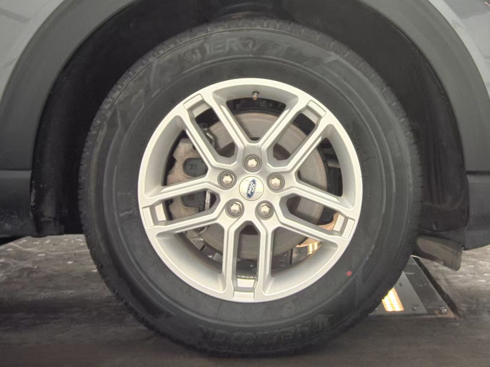 2025 Ford Explorer Active RWD