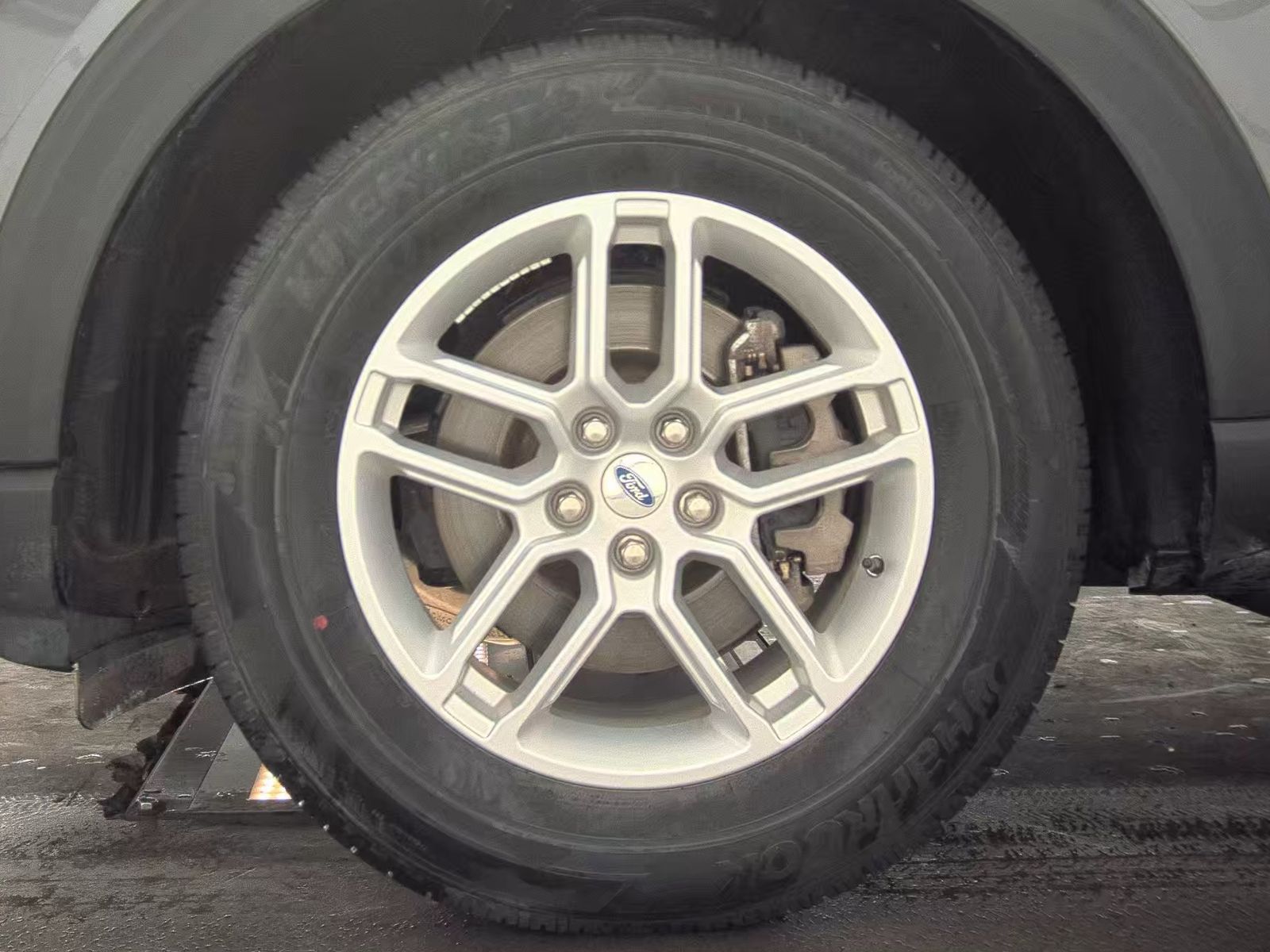 2025 Ford Explorer Active RWD