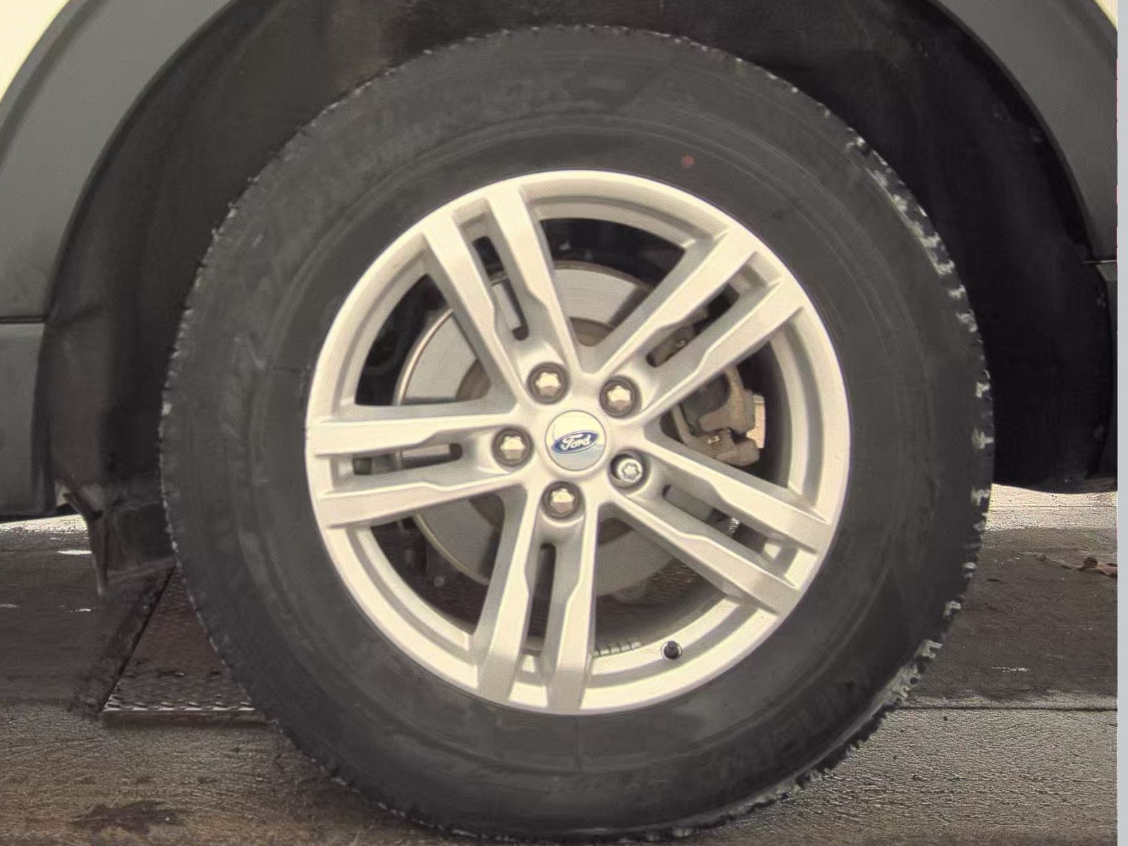 2023 Ford Explorer XLT AWD