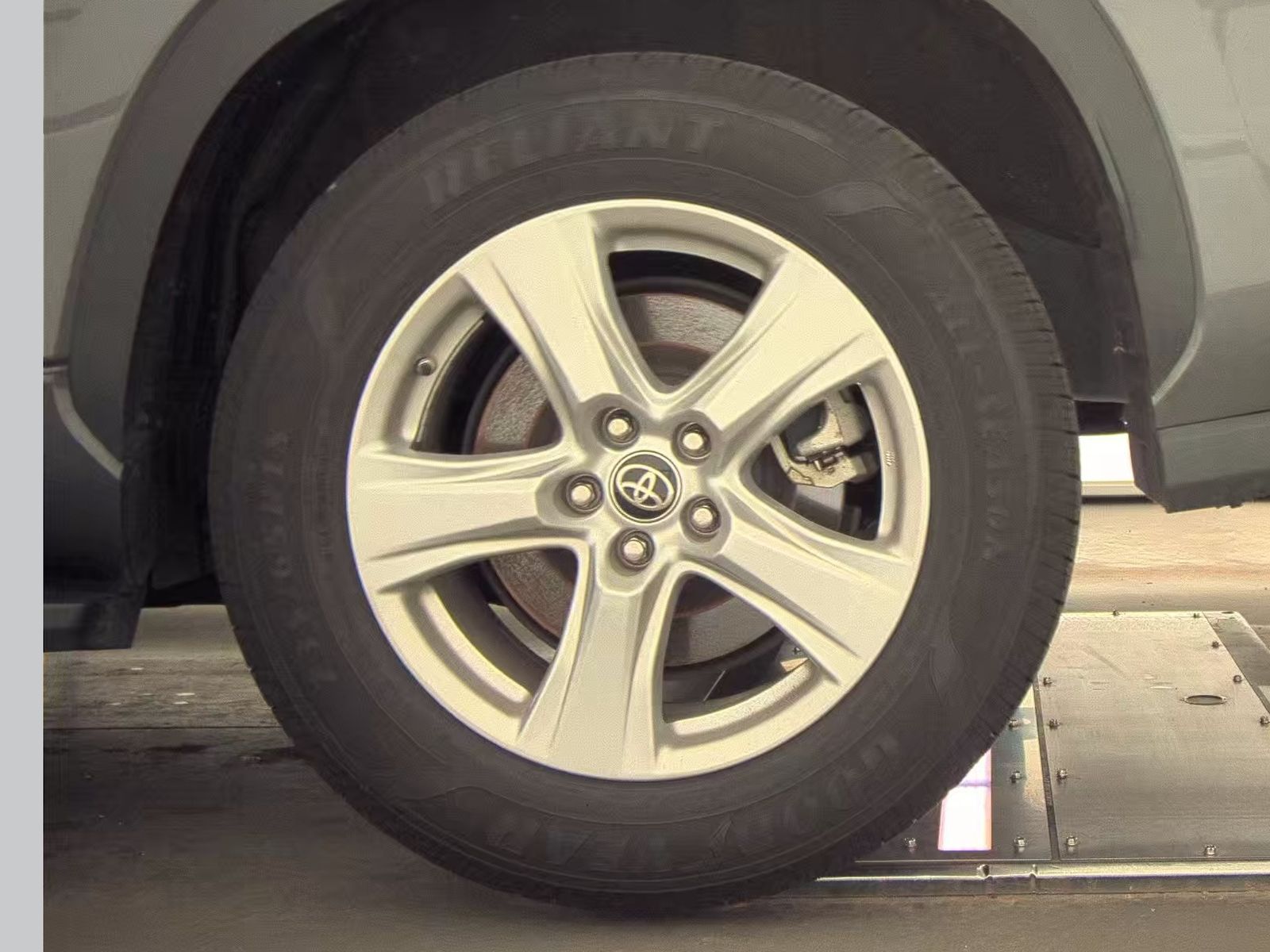 2022 Toyota Highlander LE FWD