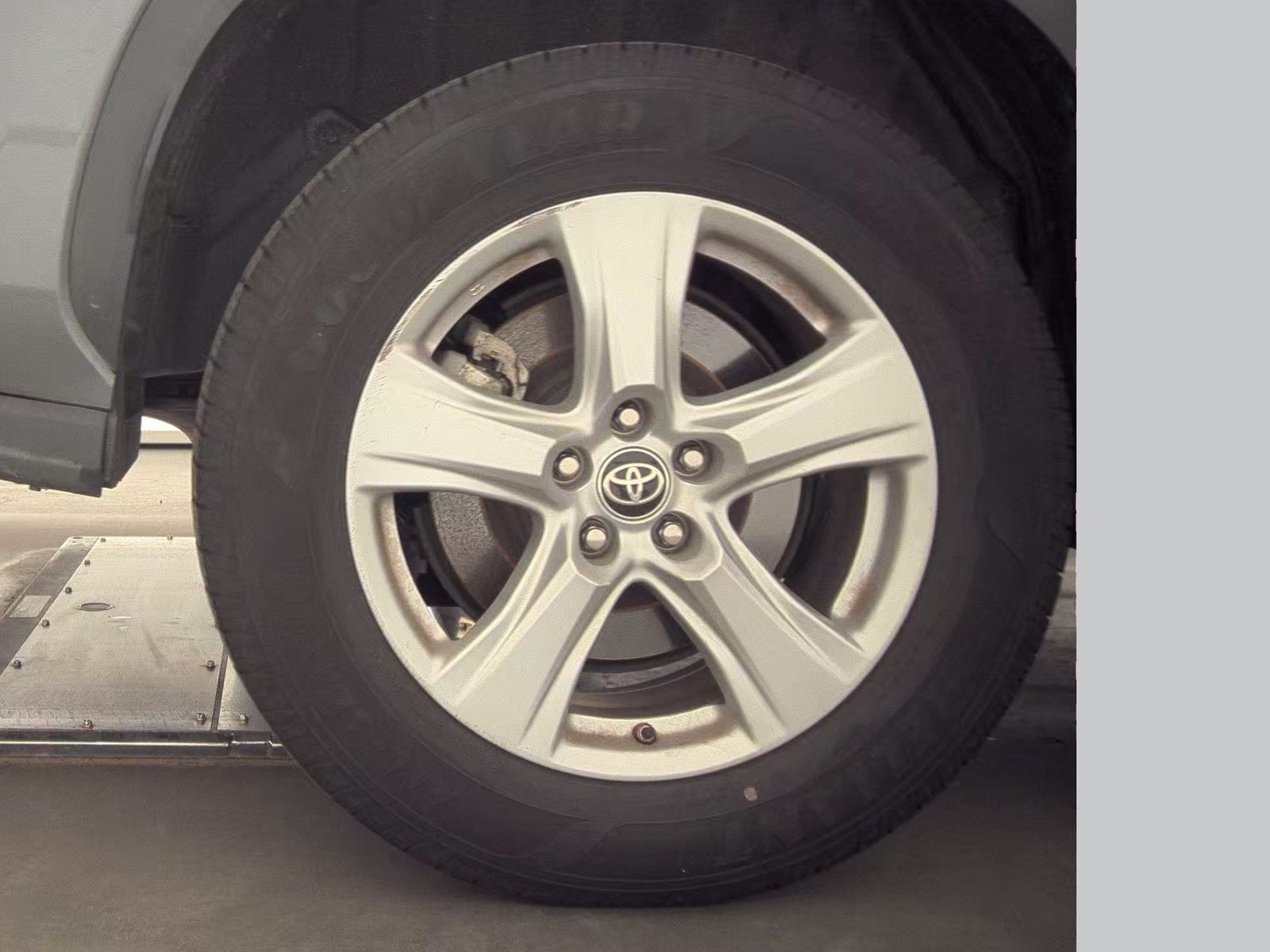 2022 Toyota Highlander LE FWD