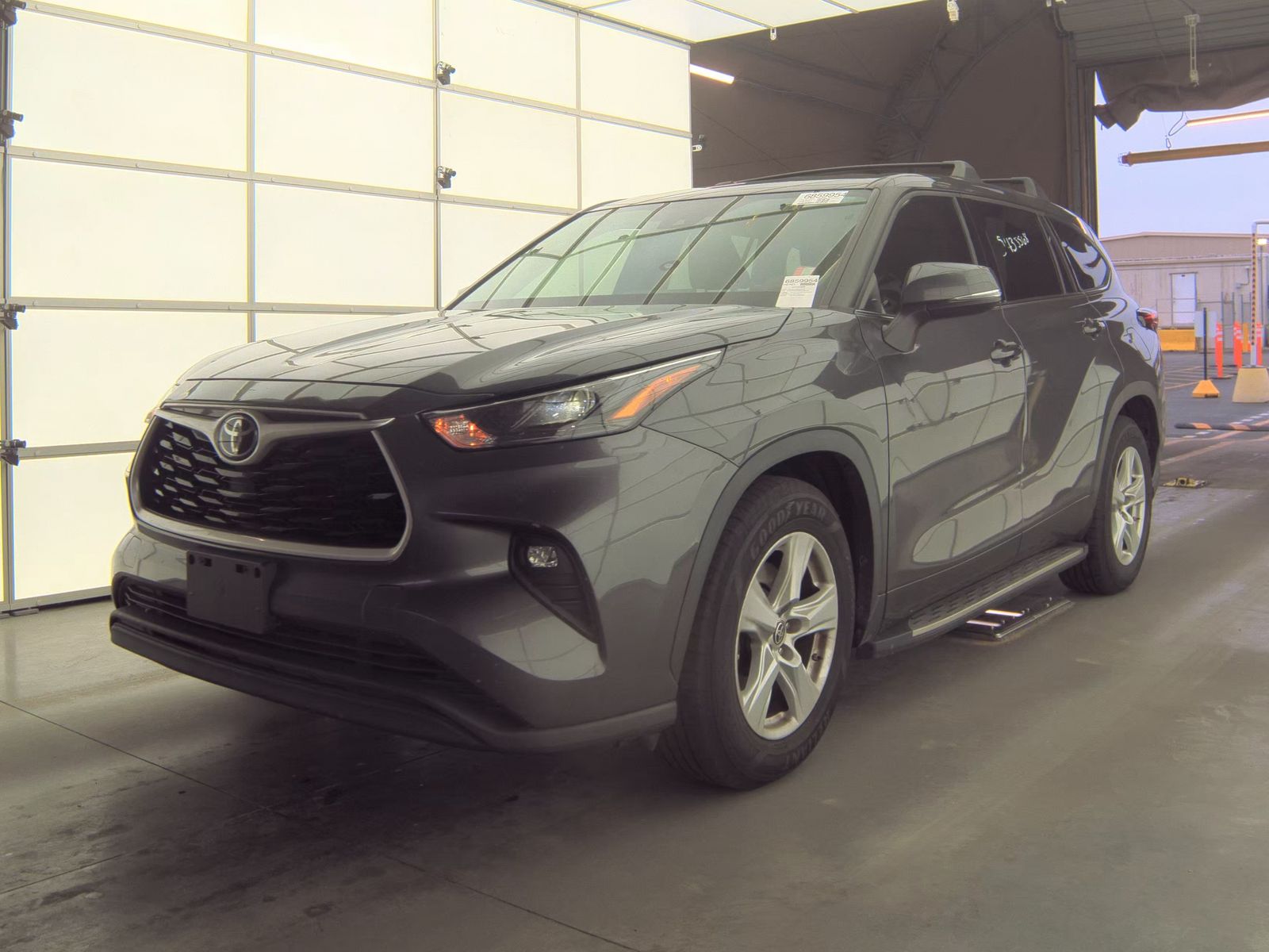 2022 Toyota Highlander LE FWD