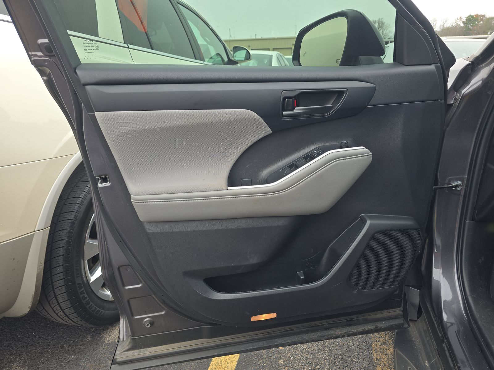 2022 Toyota Highlander LE FWD