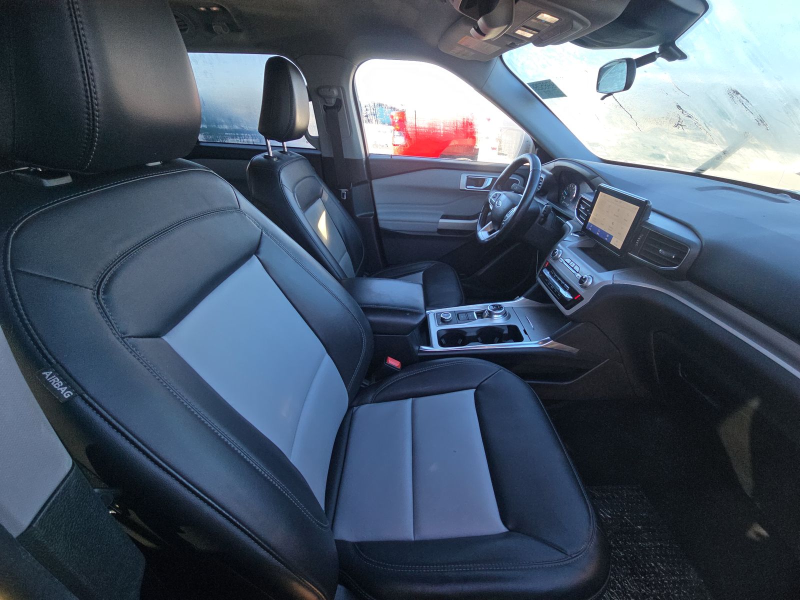 2023 Ford Explorer XLT AWD